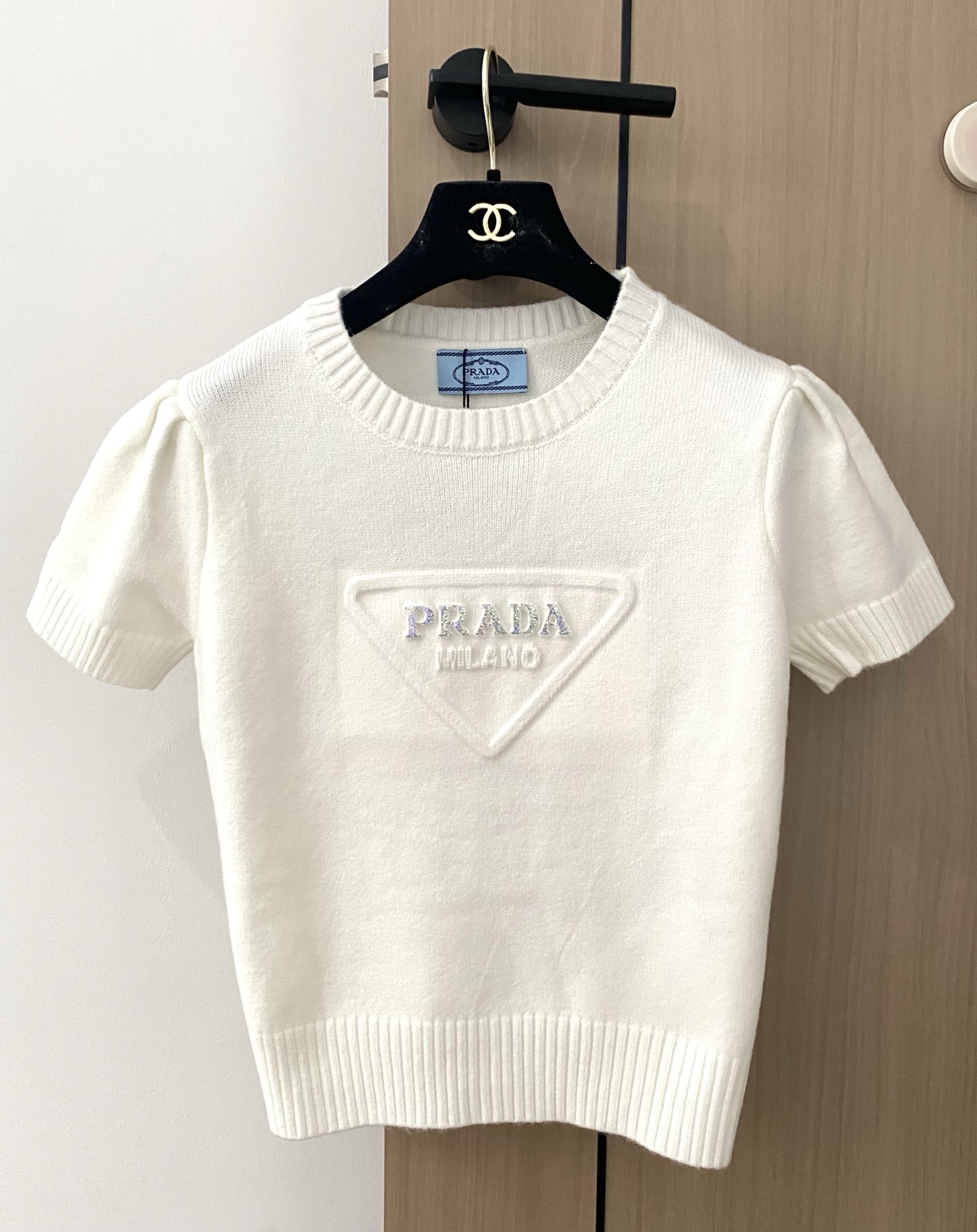 NO:445484,New three-color short-sleeved logo modification matching, the upper body makes it look slim and white in skin. //, T-shirt, alexander wang19860909新款 三色短袖 logo修饰搭配 上身显瘦超級显肤白 色//,,T-shirt,alexander wang,Women's clothing