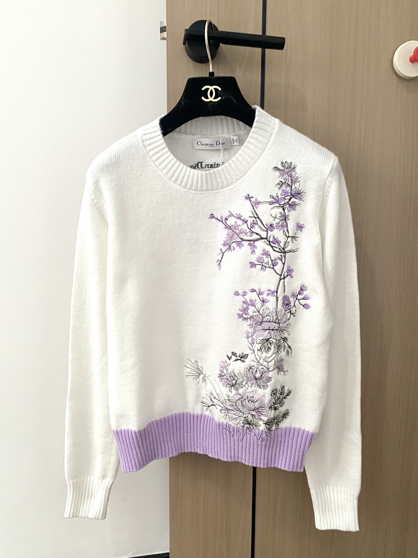 NO:445504,New long-sleeved embroidered logo pattern embellishment and decoration, slim and fashionable upper body color //,,alexander wang19860909新款长袖 刺绣logo图案点缀修饰 上身顯瘦時尚 色//,,alexander wang,Women's clothing