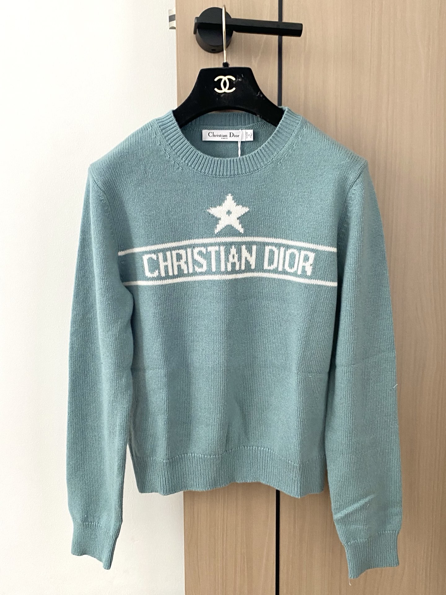 NO:447749,New two-color long sleeve logo pattern embellishment and decoration, slim and fashionable upper body color code //,,alexander wang19860909新款 二色长袖 logo图案点缀修饰 上身顯瘦時尚 色碼 //,,alexander wang,Women's clothing
