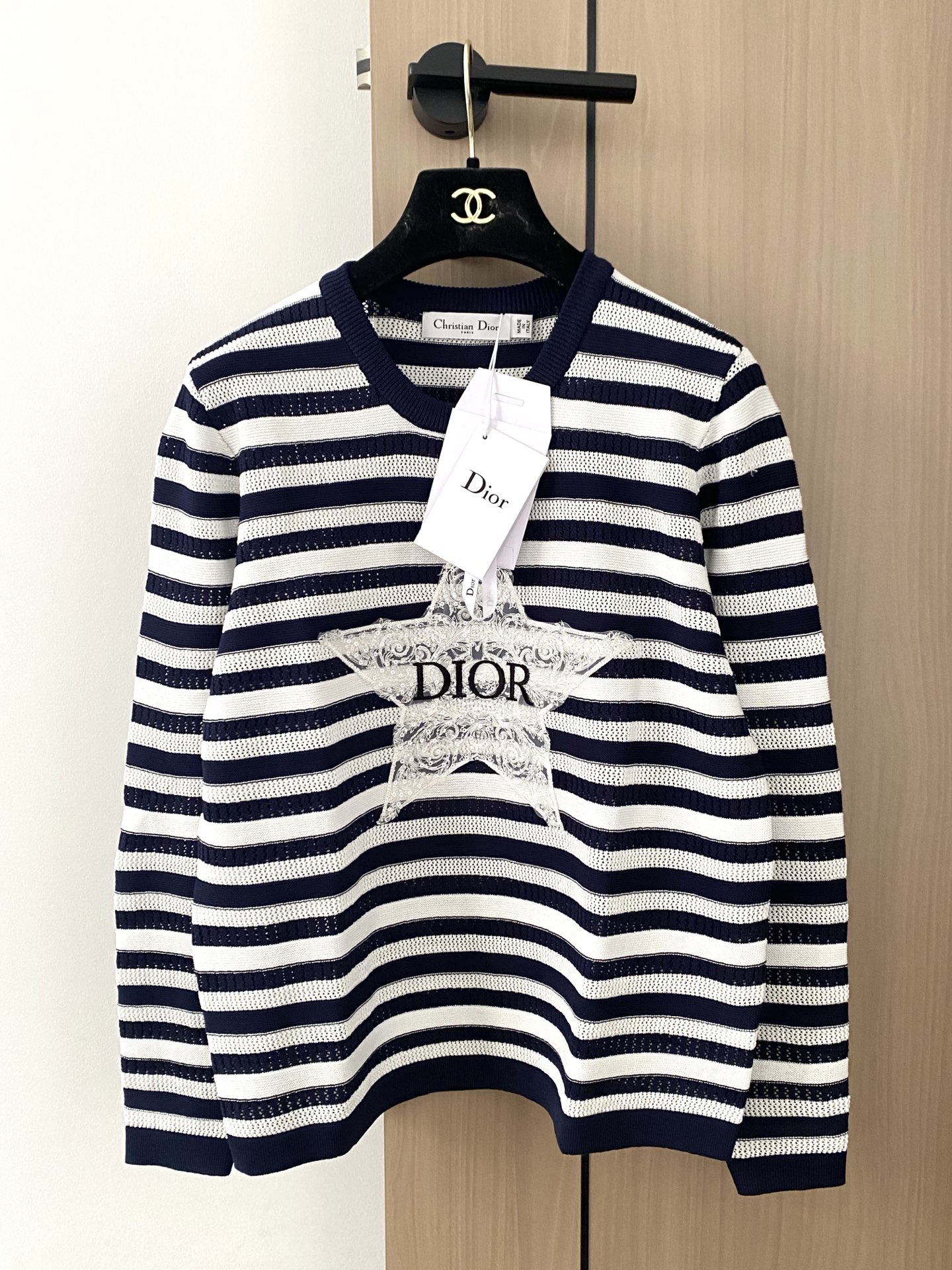 NO:447788,New two-color striped long sleeve logo pattern embellishment and decoration, slim and fashionable upper body color code //,,alexander wang19860909新款 二色条纹长袖 logo图案点缀修饰 上身顯瘦時尚 色碼 //,,alexander wang,Women's clothing