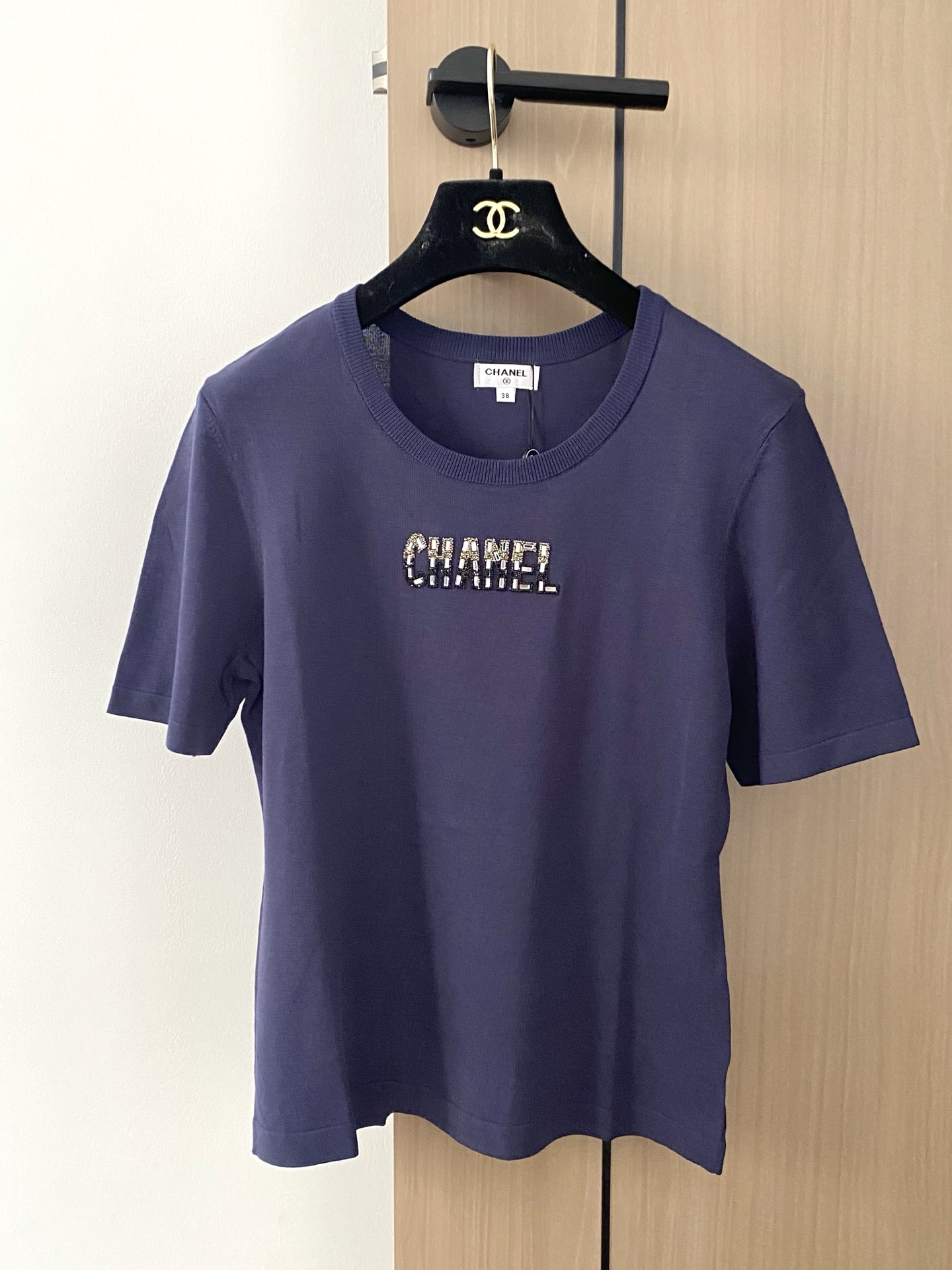 NO:447746,New two-color short-sleeved fabric breathable logo pattern embellishment and high-end atmosphere on the upper body Color code //, T-shirt,alexander wang19860909新款 二色短袖 面料透气 logo图案修饰点缀 上身高级氛围感 色碼 //,,T-shirt,alexander wang,Women's clothing