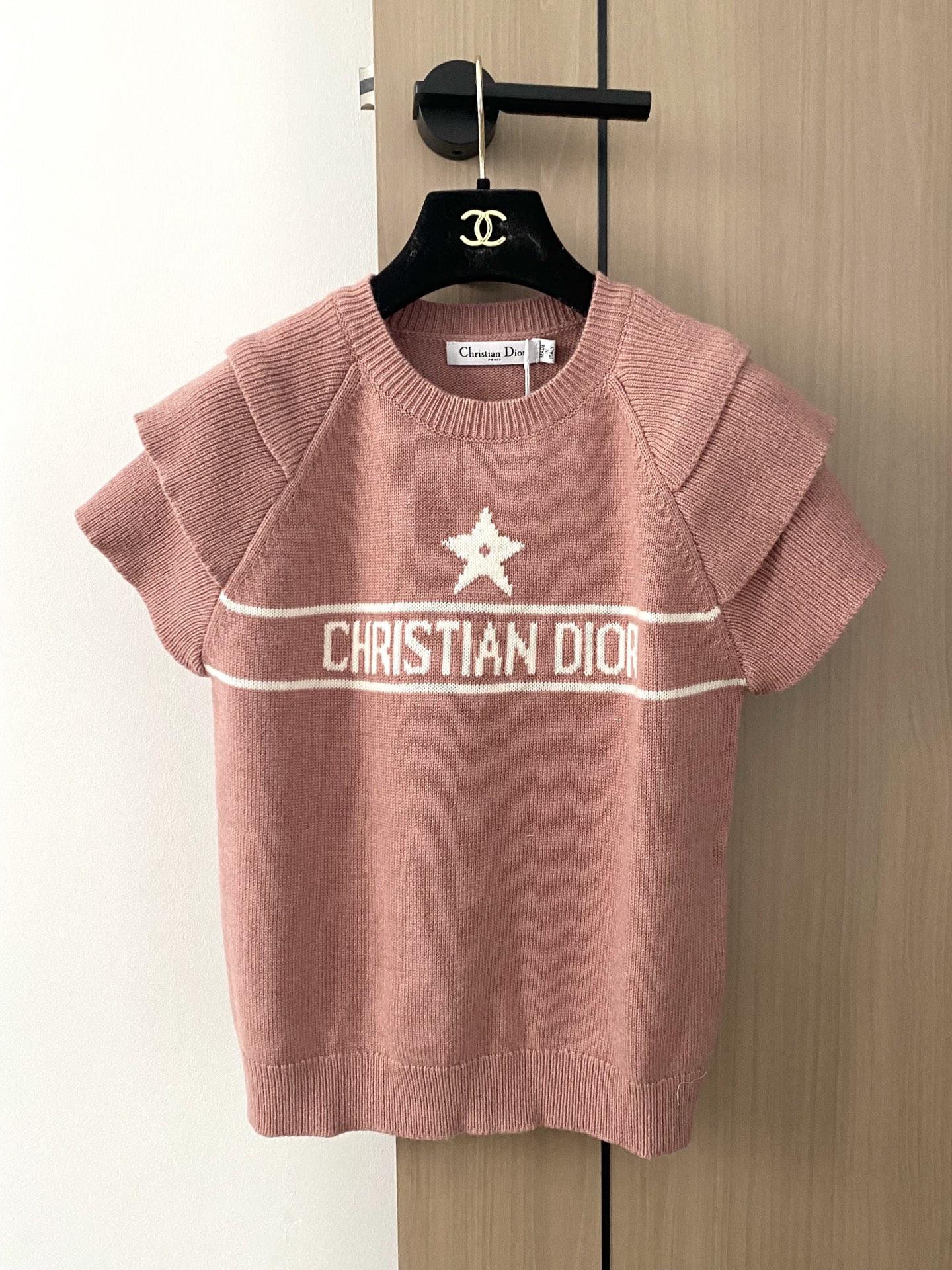 NO:447817,New two-color short-sleeved fabric breathable logo pattern embellishment and high-end atmosphere on the upper body Color code //, T-shirt,alexander wang19860909新款 二色短袖 面料透气 logo图案修饰点缀 上身高级氛围感 色碼 //,,T-shirt,alexander wang,Women's clothing