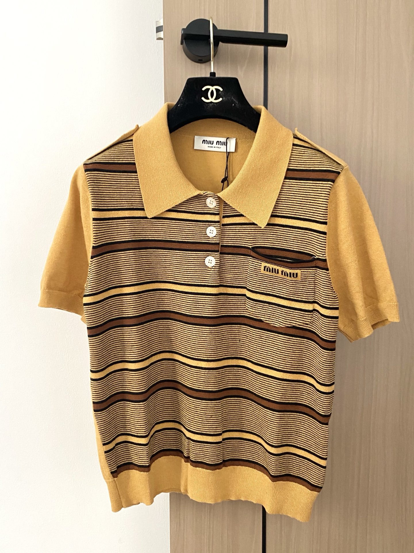 NO:447775,New style, lapel short sleeves, pocket logo embellishment, age-reducing upper body and versatile color code //,,T-shirt,alexander wang19860909新款 翻领短袖 口袋logo点缀修饰 减龄上身显瘦百搭 色碼 //,,T-shirt,alexander wang,Women's clothing