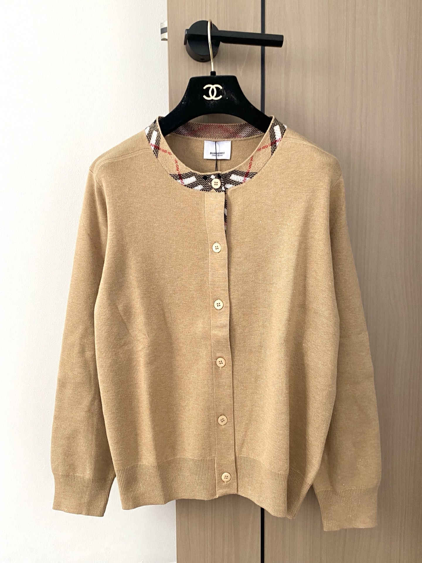 NO:447757,New three-color simple round neck cardigan, fashionable and relaxed upper body color code //,,alexander wang19860909新款 三色簡約圓領开衫 上身時尚鬆弛感 色碼 //,,alexander wang,Women's clothing