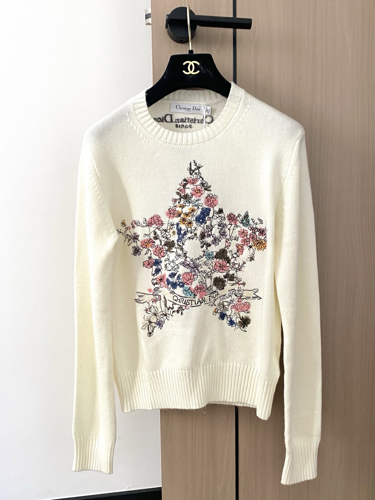 NO:447766,New long-sleeved logo pattern embellishment and decoration, slim and fashionable upper body color code //,,alexander wang19860909新款长袖 logo图案点缀修饰 上身顯瘦時尚 色碼 //,,alexander wang,Women's clothing