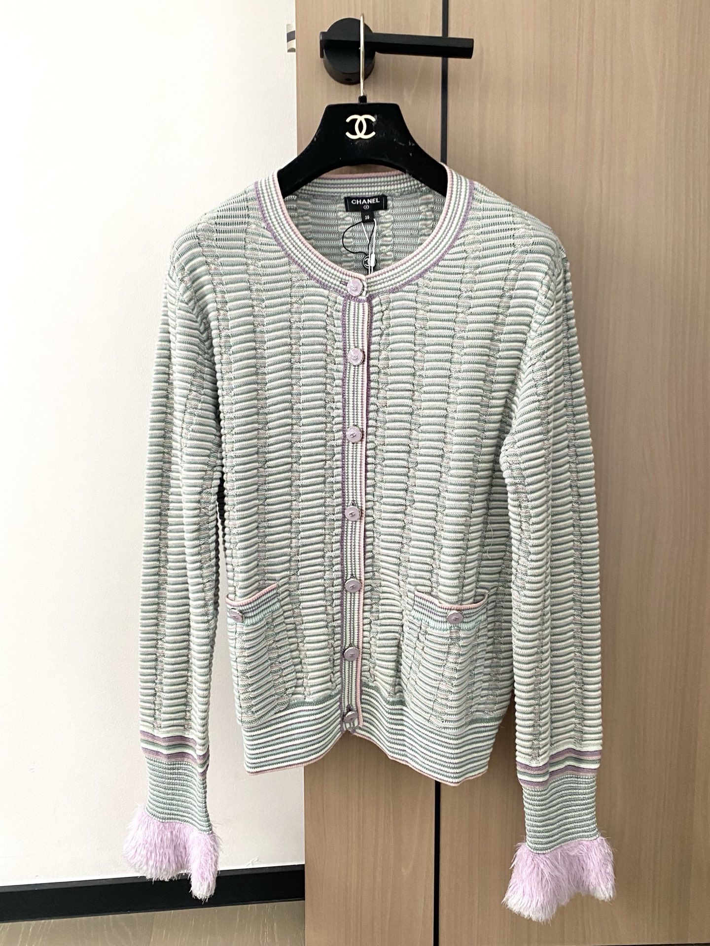 NO:453006,New two-color cardigan, breathable fabric, logo button embellishment, high-end atmosphere on the upper body, color code //,,alexander wang19860909新款 二色开衫 面料透气 logo纽扣修饰点缀 上身高级氛围感 色碼 //,,alexander wang,Women's clothing