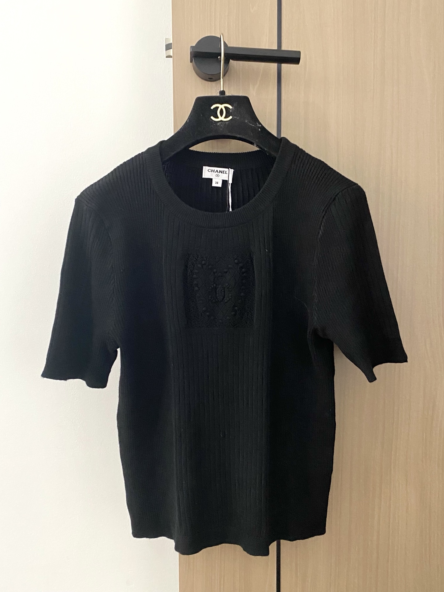 NO:452985,New three-color short-sleeved fabric breathable logo pattern embellishment and high-end atmosphere on the upper body Color code, T-shirt, alexander wang19860909新款 三色短袖 面料透气 logo图案修饰点缀 上身高级氛围感 色碼,,T-shirt,alexander wang,Women's clothing