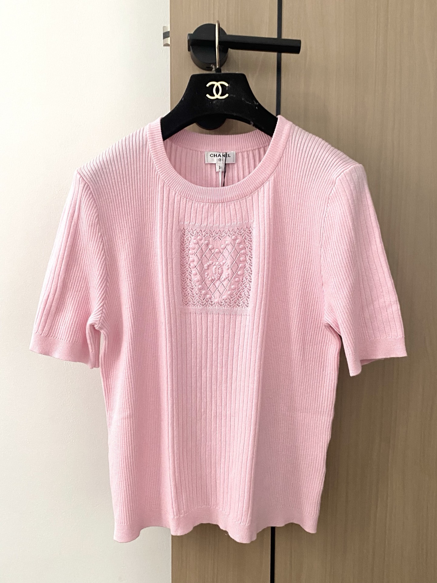 NO:452975,New three-color short-sleeved fabric breathable logo pattern embellishment and high-end atmosphere on the upper body Color code, T-shirt, alexander wang19860909新款 三色短袖 面料透气 logo图案修饰点缀 上身高级氛围感 色碼,,T-shirt,alexander wang,Women's clothing
