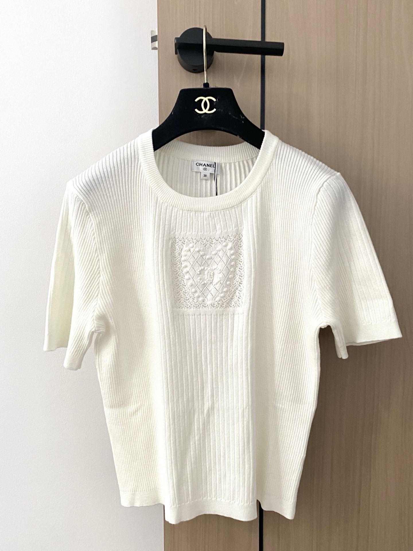 NO:452980,New three-color short-sleeved fabric breathable logo pattern embellishment and high-end atmosphere on the upper body Color code, T-shirt, alexander wang19860909新款 三色短袖 面料透气 logo图案修饰点缀 上身高级氛围感 色碼,,T-shirt,alexander wang,Women's clothing
