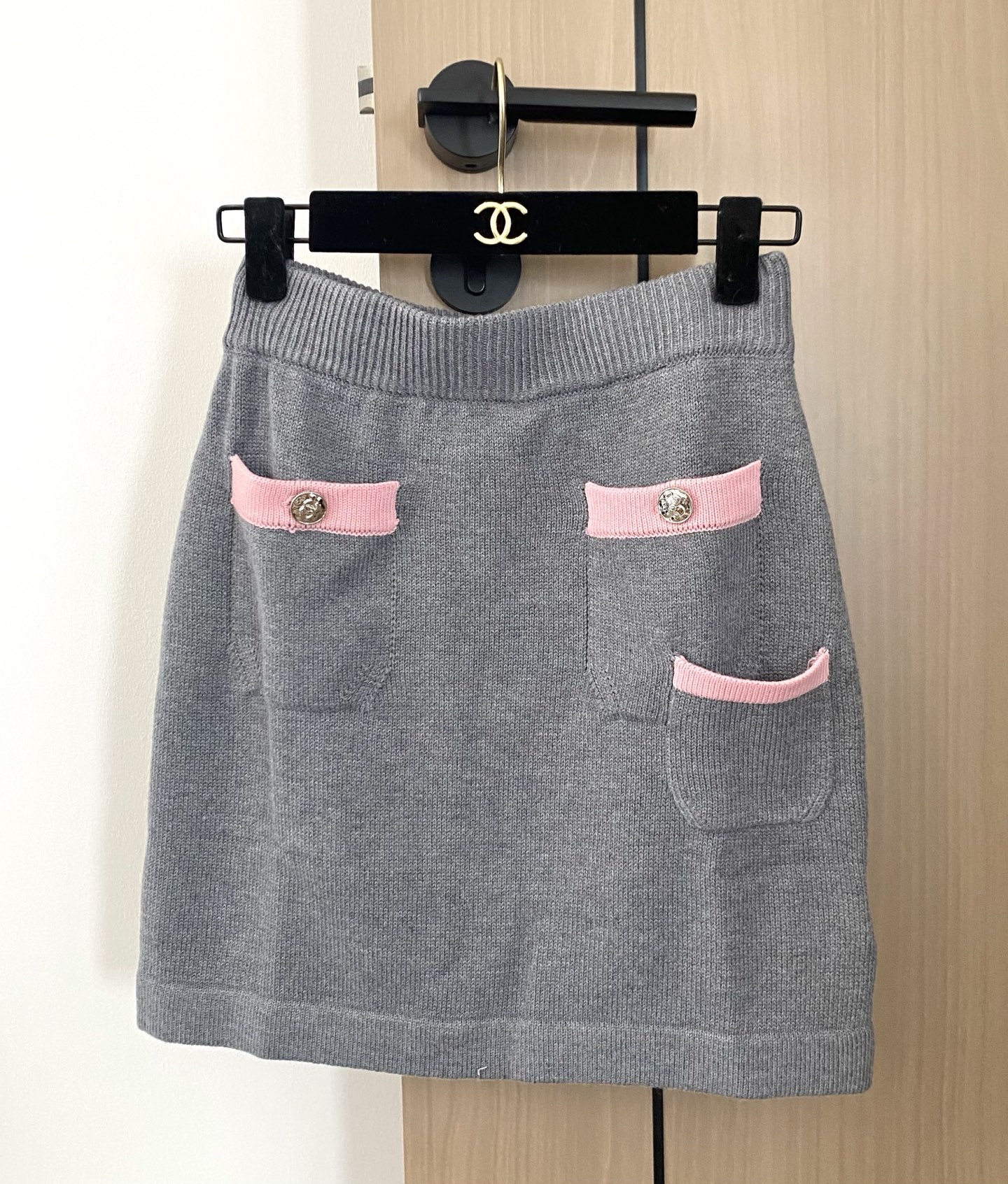 NO:456115,New skirt, breathable fabric, logo button pattern embellishment! High-level atmosphere on the upper body Color code // P,,skirts,alexander wang19860909新款半裙 面料透气 logo纽扣图案修饰点缀！上身高级氛围感 色碼 // P,,skirts,alexander wang,Women's clothing