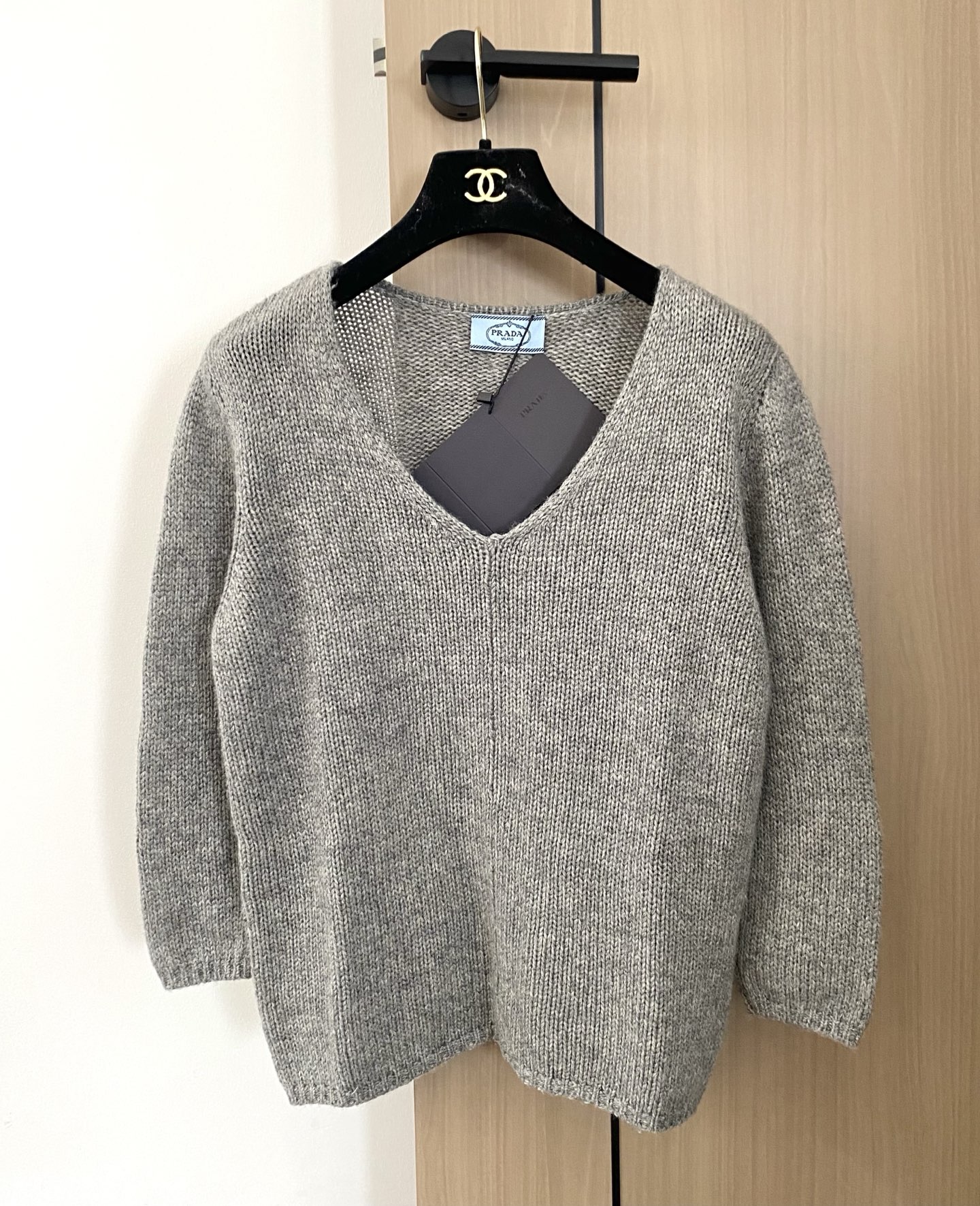 NO:456120,New two-color long sleeves, back triangle logo modification, upper body makes it look slim and super white in skin color code //,,alexander wang19860909新款 二色长袖 后背三角logo修饰搭配 上身显瘦超級显肤白 色碼 //,,alexander wang,Women's clothing