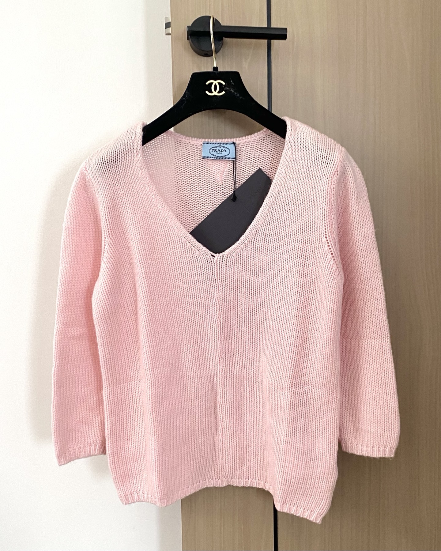 NO:456125,New two-color long sleeves, back triangle logo modification, upper body makes it look slim and super white in skin color code //,,alexander wang19860909新款 二色长袖 后背三角logo修饰搭配 上身显瘦超級显肤白 色碼 //,,alexander wang,Women's clothing