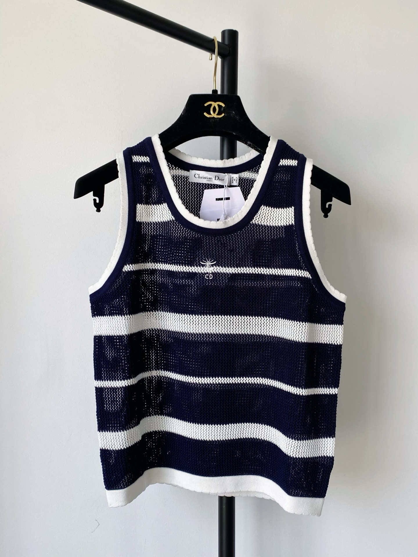 NO:461015,New two-color striped vest logo pattern embellishment and decoration, slim and fashionable upper body color code //,,alexander wang19860909新款 二色条纹背心 logo图案点缀修饰 上身顯瘦時尚 色碼 //,,alexander wang,Women's clothing