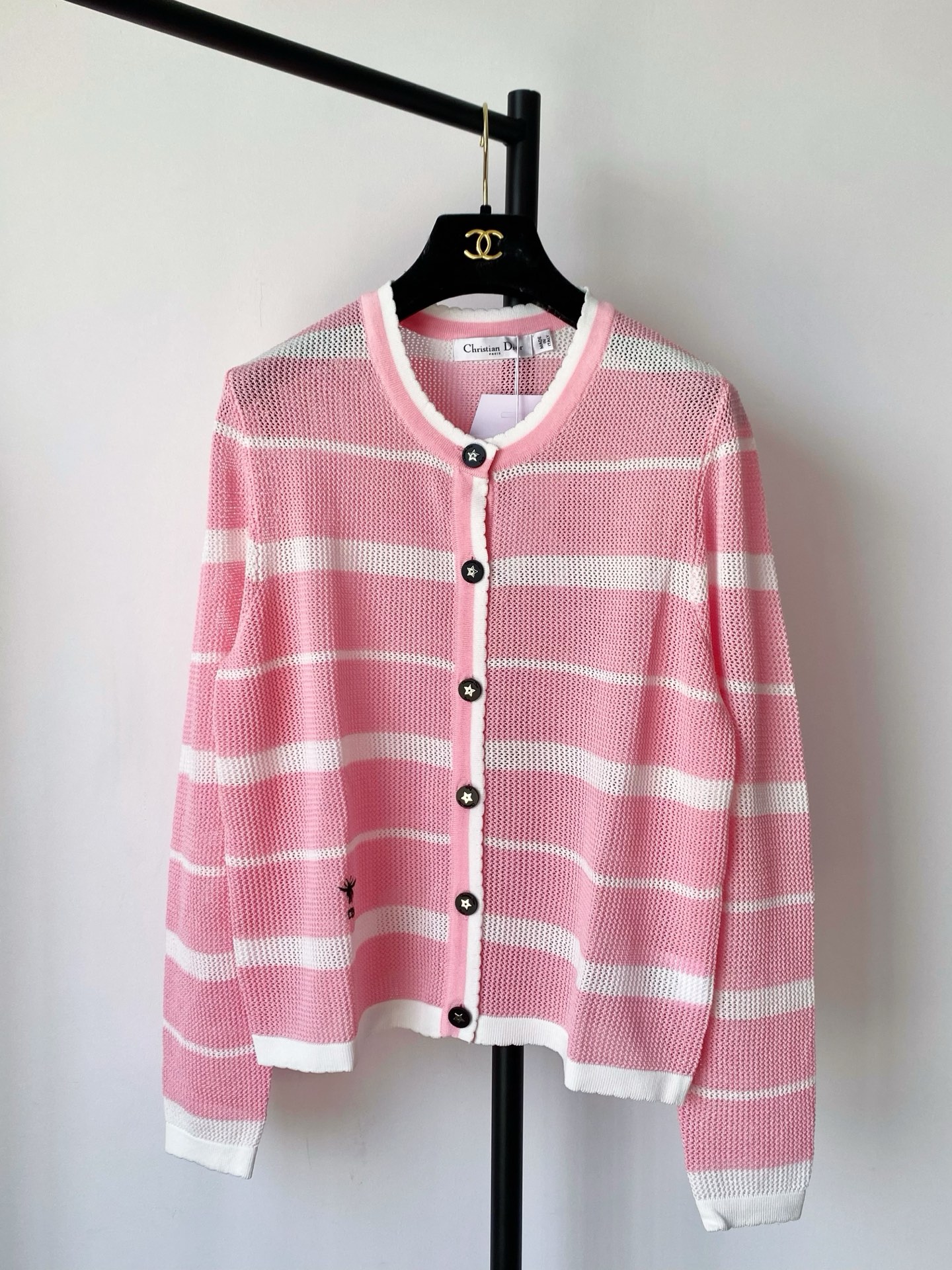 NO:461009,New two-color striped cardigan logo pattern embellishment and decoration, slim and fashionable upper body color code //,,alexander wang19860909新款 二色条纹开衫 logo图案点缀修饰 上身顯瘦時尚 色碼 //,,alexander wang,Women's clothing