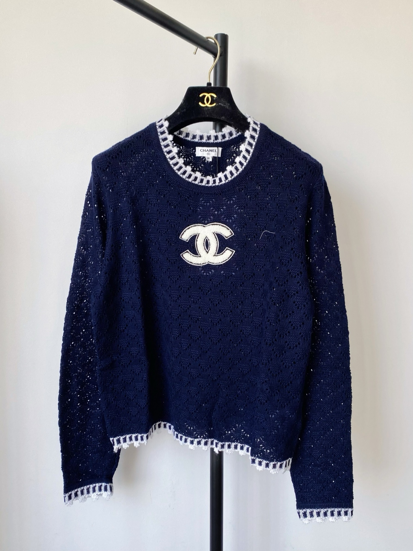 NO:462266,New two-color long sleeves, fabric breathable pattern logo embellishment, high-end atmosphere on the upper body, color code //,,alexander wang19860909新款 二色长袖 面料透气 图案logo修饰品点缀 上身高级氛围感 色碼 //,,alexander wang,Women's clothing