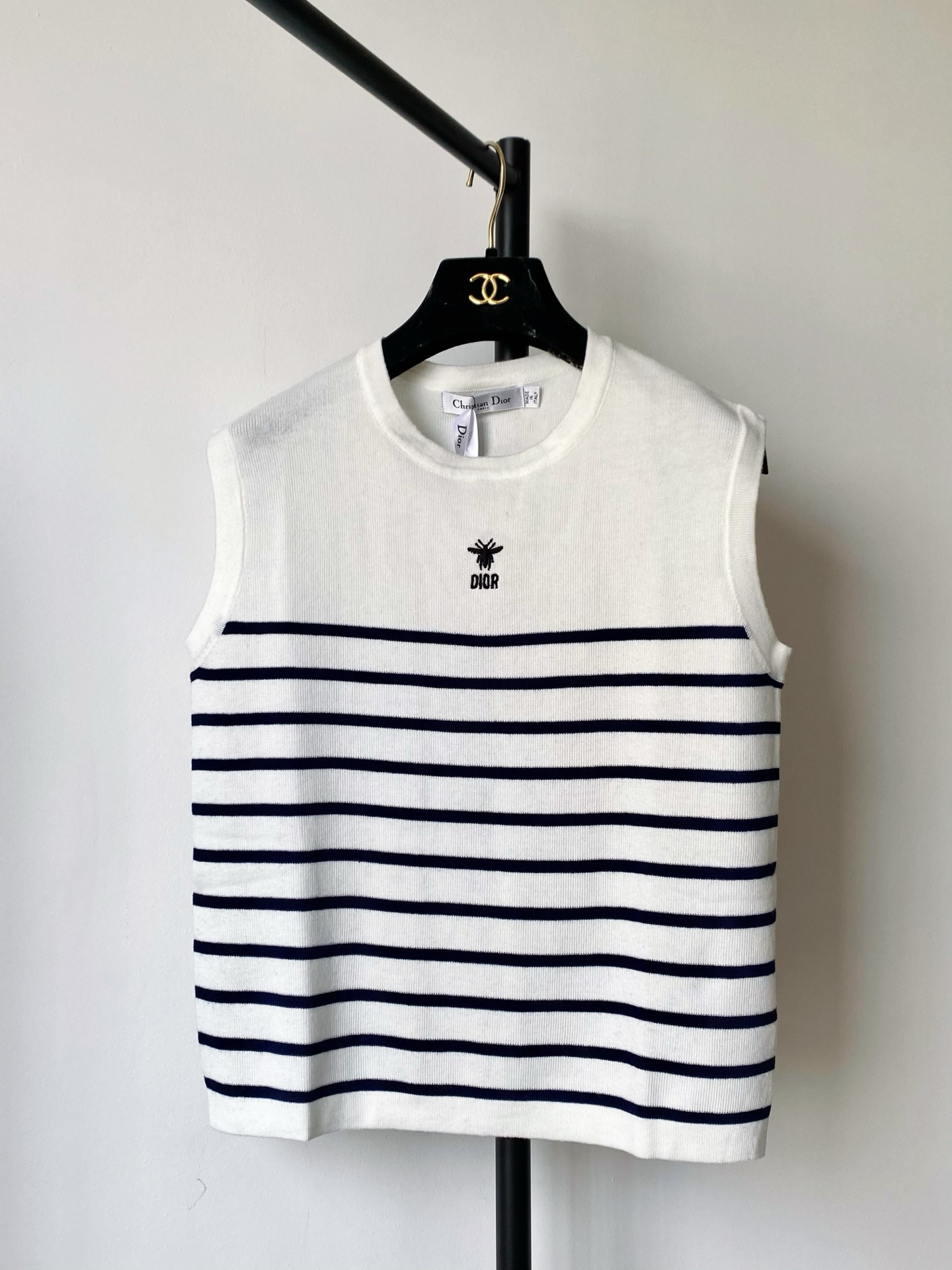 NO:462270,New two-color striped vest logo pattern embellishment and decoration, slim and fashionable upper body color code //,,alexander wang19860909新款 二色条纹背心 logo图案点缀修饰 上身顯瘦時尚 色碼 //,,alexander wang,Women's clothing