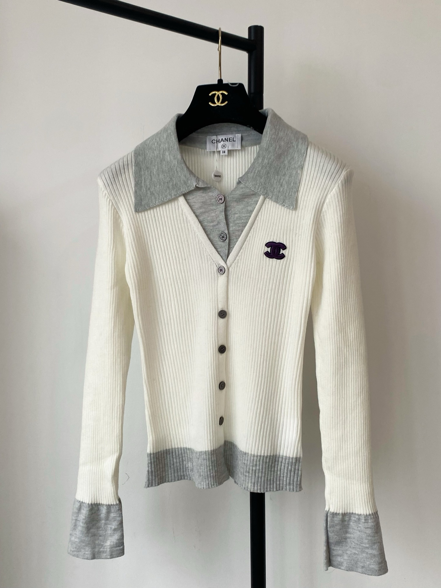 NO:460965,New three-color long sleeves, fabric breathable, logo embellishment, high-end atmosphere on the upper body, color code //,,alexander wang19860909新款 三色长袖 面料透气 logo修饰点缀 上身高级氛围感 色碼 //,,alexander wang,Women's clothing