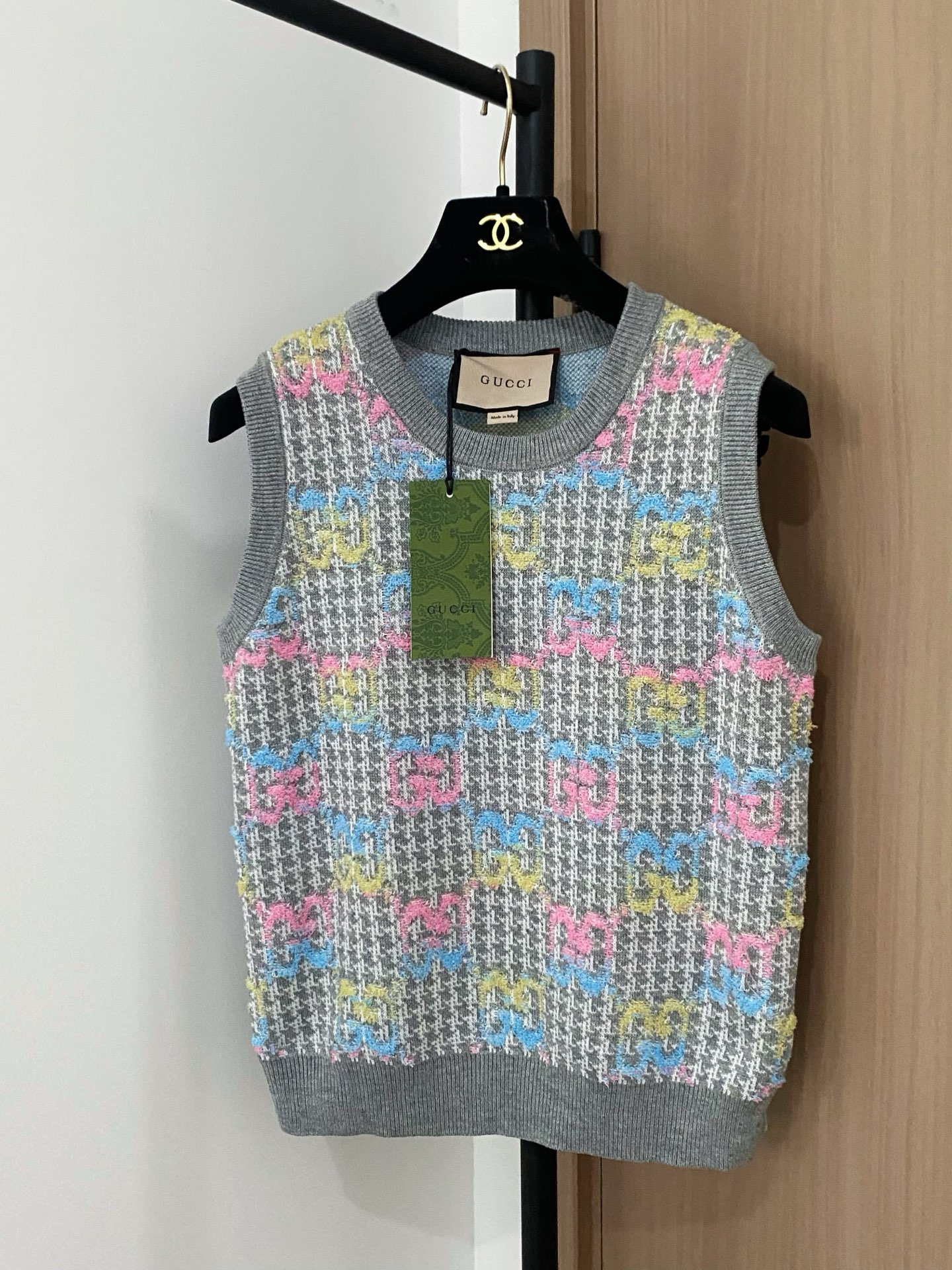 NO:468344,Autumn and winter series, colored double G jacquard knitted vest, colorful presbyterian logo decoration embellishment, upper body temperament makes you look slim Color code //,,alexander wang19860909秋冬系列款 彩色双G提花针织背心 彩色老花logo装饰点缀 上身氣質显瘦 色碼 //,,alexander wang,Women's clothing