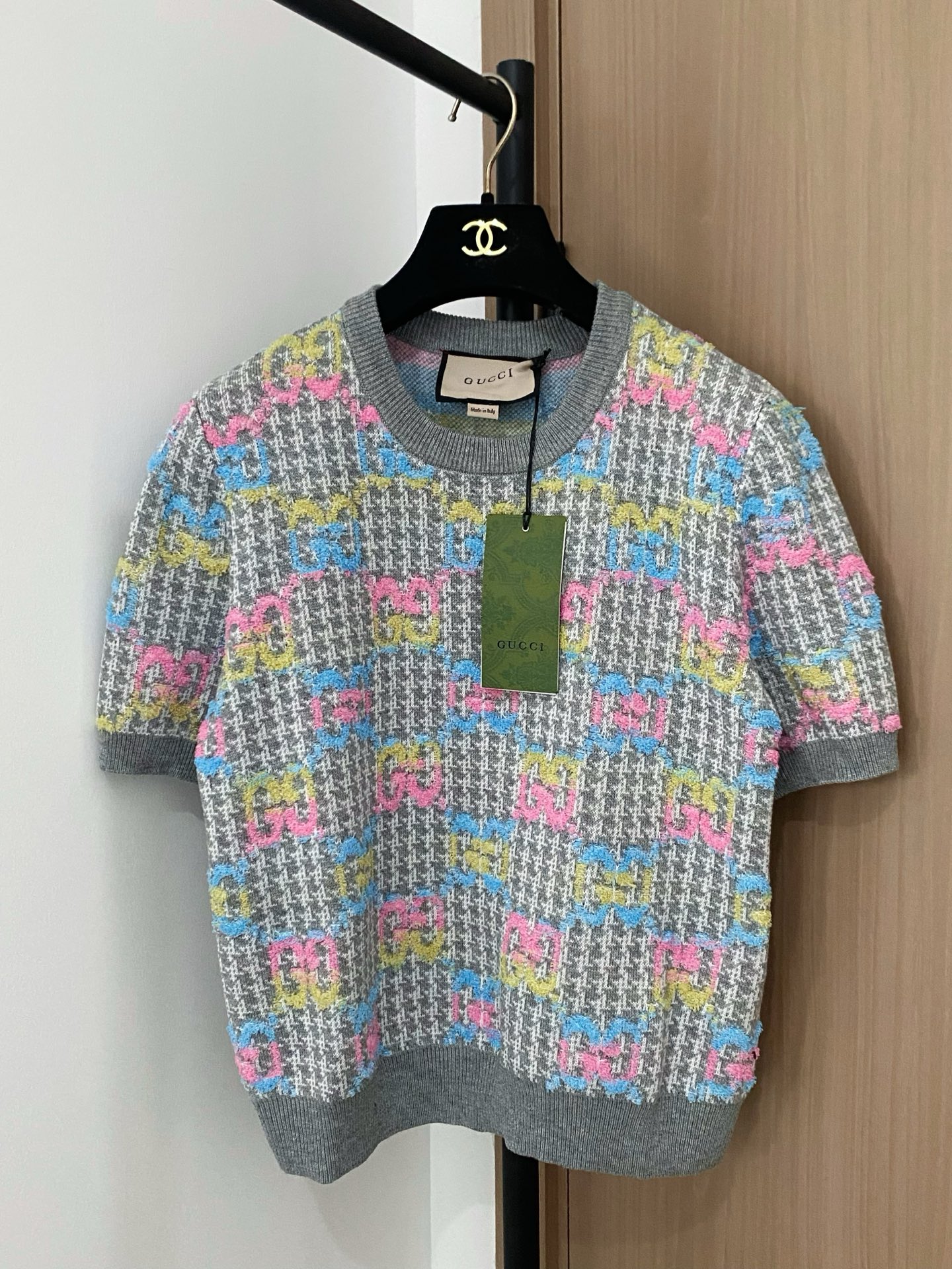 NO:468286,Autumn and winter series, colored double G jacquard knitted short sleeves, colorful presbyterian logo decoration embellishment, upper body temperament makes you look slim Color code //,,T-shirt,alexander wang19860909秋冬系列款 彩色双G提花针织短袖 彩色老花logo装饰点缀 上身氣質显瘦 色碼 //,,T-shirt,alexander wang,Women's clothing