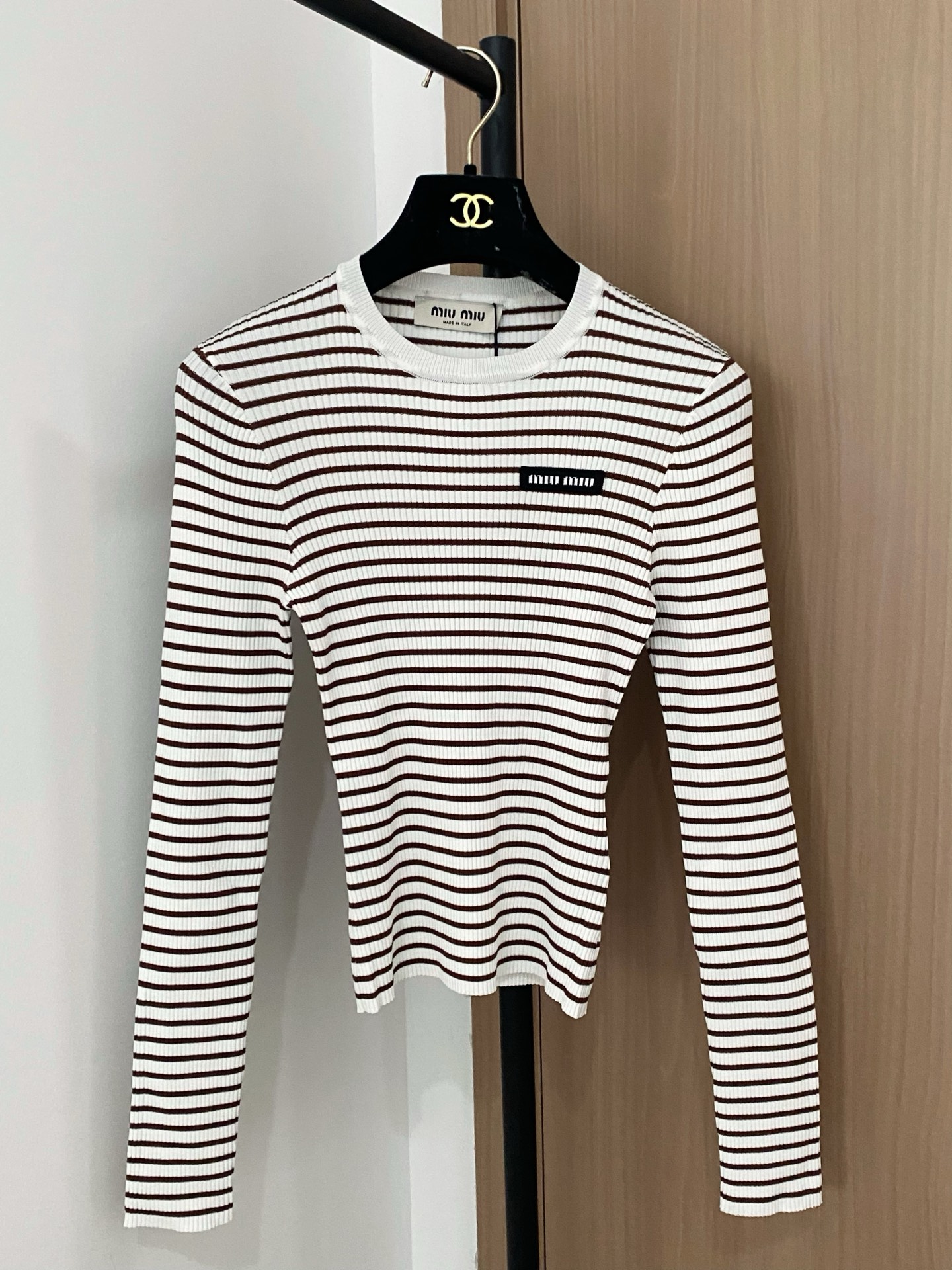 NO:468329,New striped long-sleeved logo embellishment! Age-reducing upper body makes you look slim and versatile. Color code //,,alexander wang19860909新款条纹长袖 logo点缀修饰！减龄上身显瘦百搭 色碼 //,,alexander wang,Women's clothing