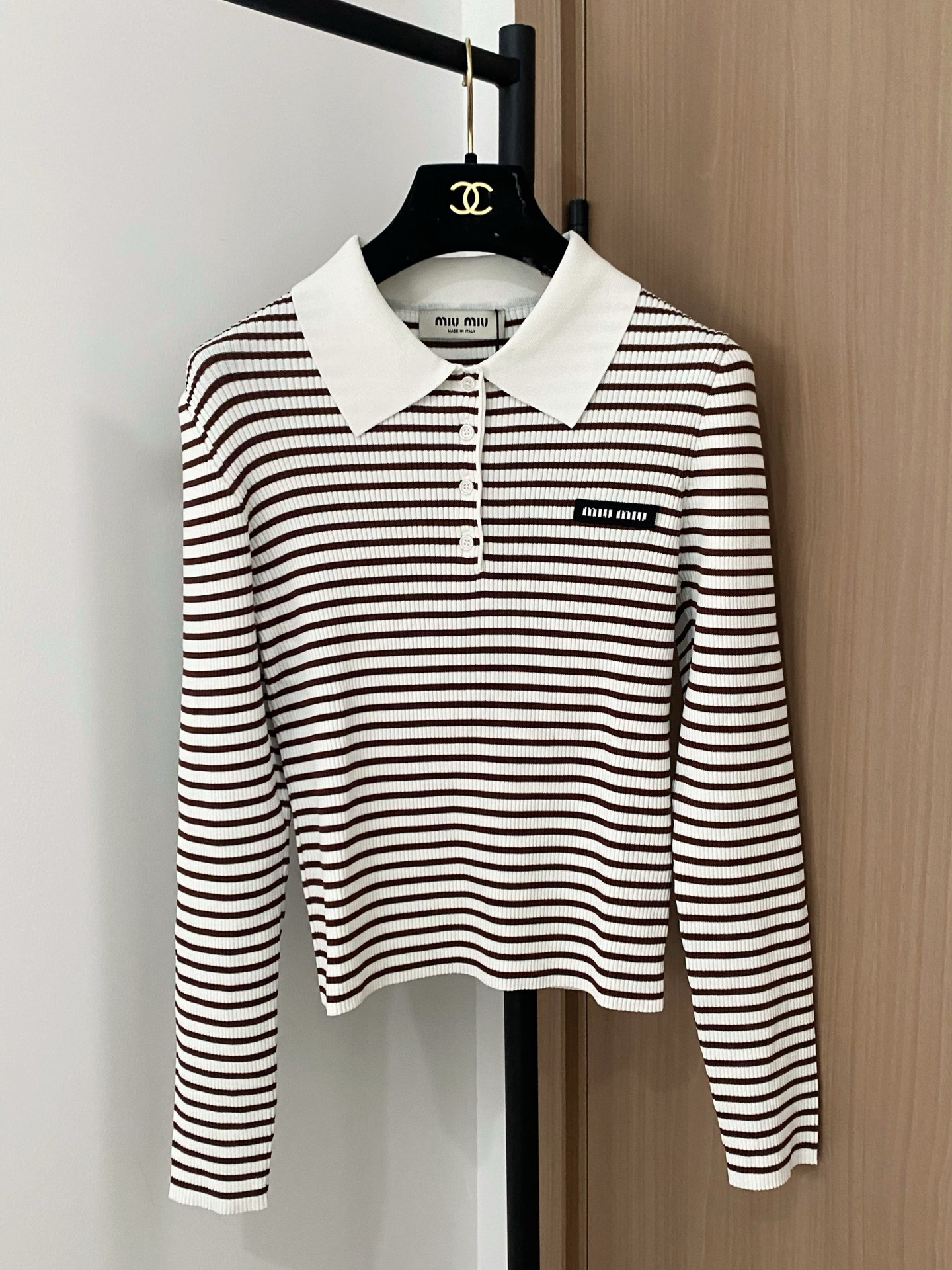 NO:468322,New striped lapel long sleeves logo embellishment! Age-reducing upper body makes you look slim and versatile. Color code //,,alexander wang19860909新款条纹翻领长袖 logo点缀修饰！减龄上身显瘦百搭 色碼 //,,alexander wang,Women's clothing