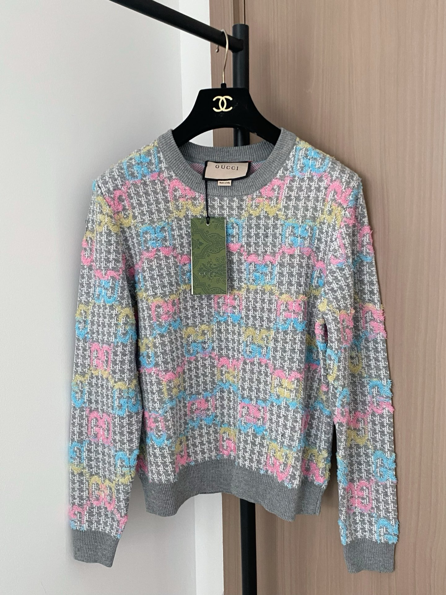 NO:468309,New knitted long sleeves, colorful presbyterian logo decoration embellishment, upper body temperament makes you look slim Color code //,,alexander wang19860909新款针织长袖 彩色老花logo装饰点缀 上身氣質显瘦 色碼 //,,alexander wang,Women's clothing