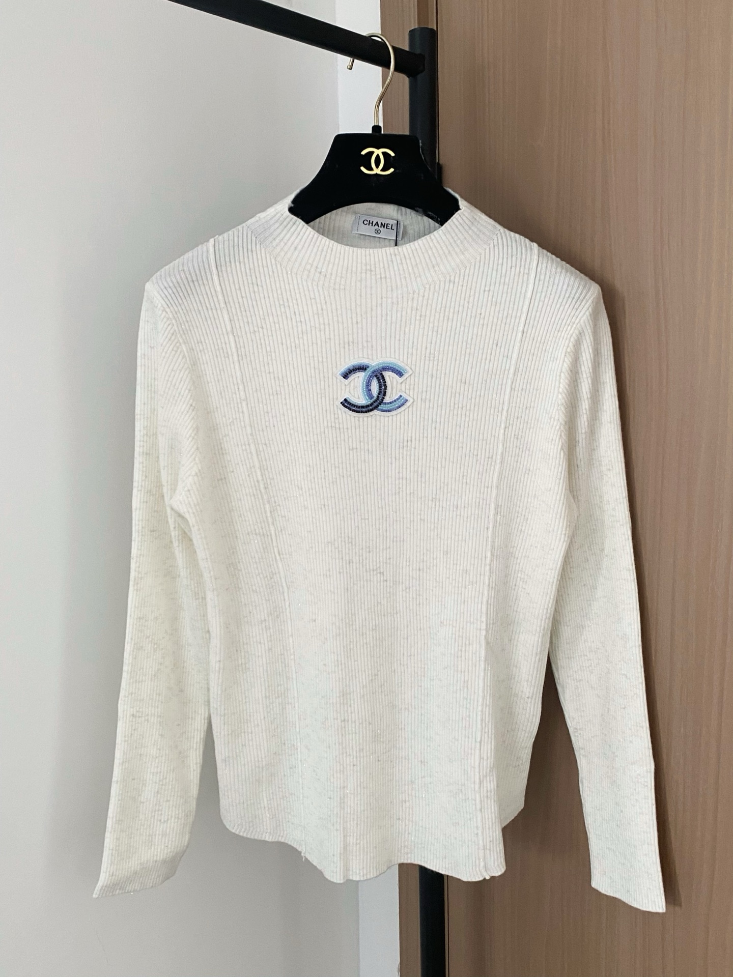 NO:473404,New three-color long sleeves, fabric breathable pattern logo embellishment, high-end atmosphere on the upper body, color code //,,alexander wang19860909新款 三色长袖 面料透气 图案logo修饰点缀 上身高级氛围感 色碼 //,,alexander wang,Women's clothing