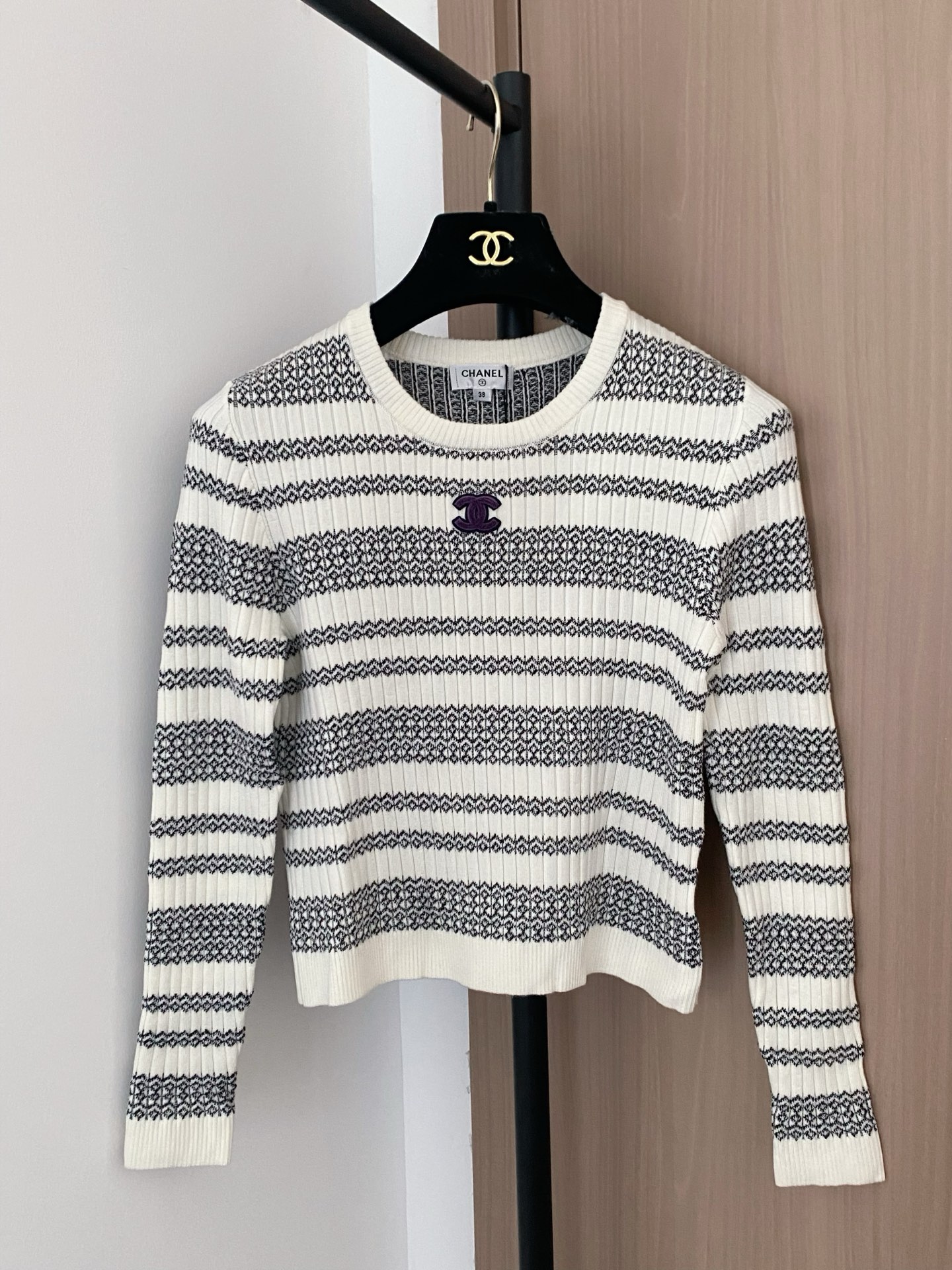 NO:479202,New two-color long sleeves, fabric breathable pattern logo embellishment, high-end atmosphere on the upper body, color code //,,alexander wang19860909新款 二色长袖 面料透气 图案logo修饰点缀 上身高级氛围感 色碼 //,,alexander wang,Women's clothing