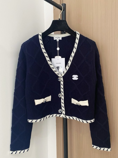 Chanel 25 New Women's Cardigan, Breathable Fabric, Logo Embellishment 1 Chanel 25 New Women's Cardigan, Breathable Fabric, Logo Embellishment