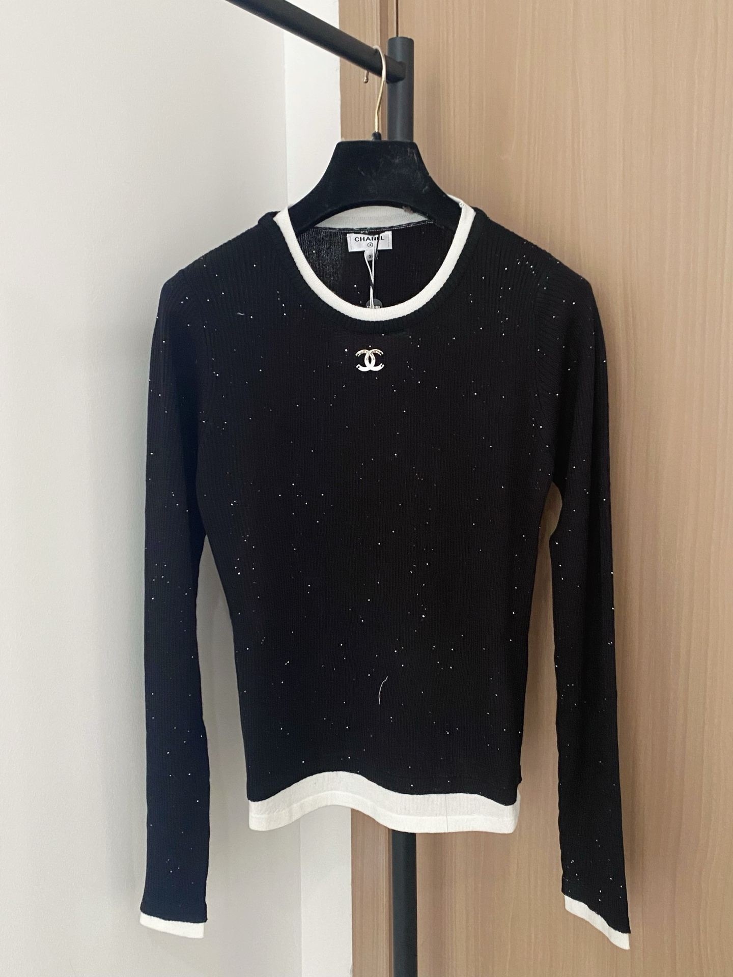 Chanel Lange Mouw Top met Logo - Stijlvol en Ademend