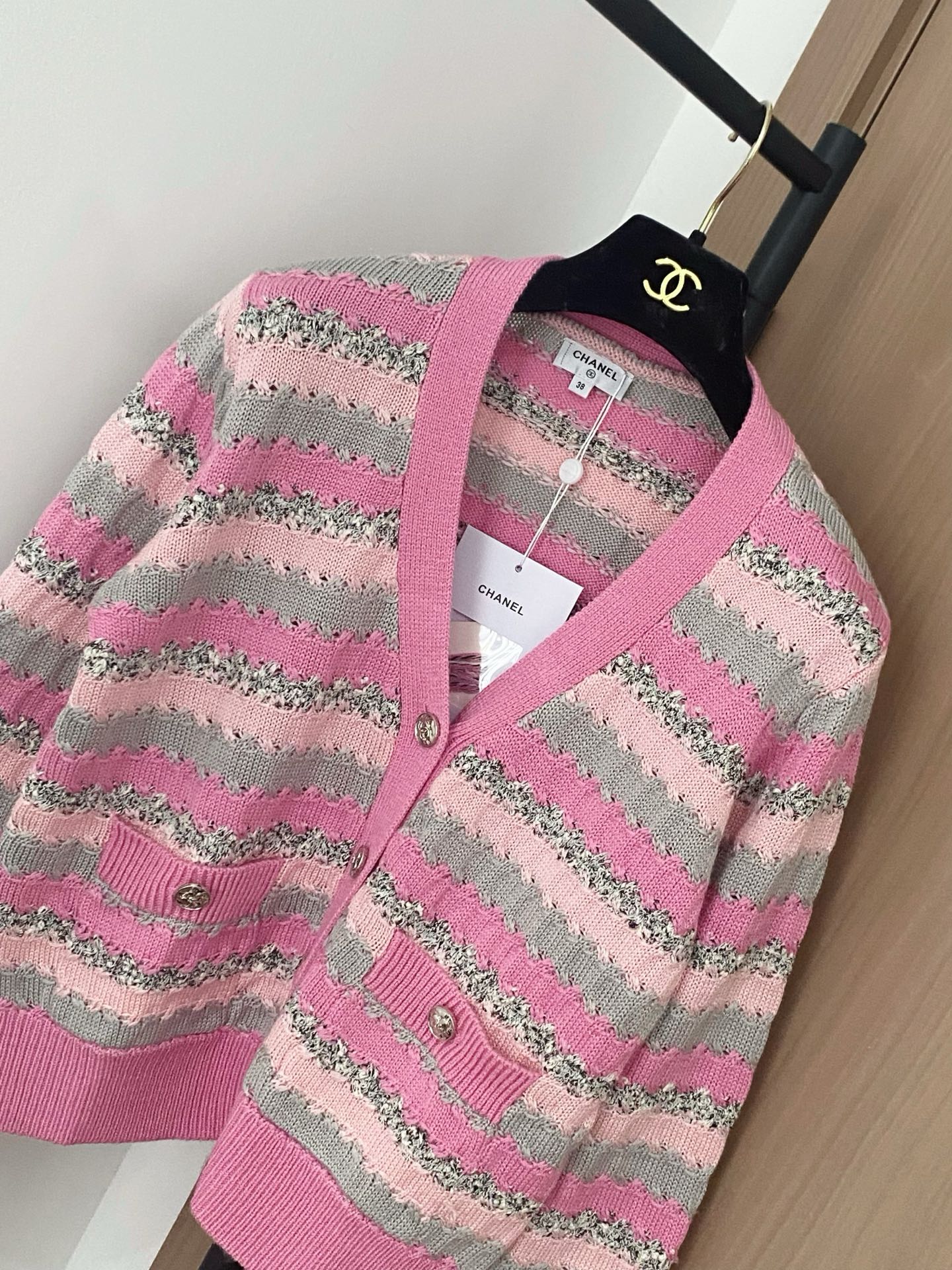 Elegant Chanel Striped Knit Cardigan with V-Neck and Logo Details 4 i1756359499212 351 0 2
