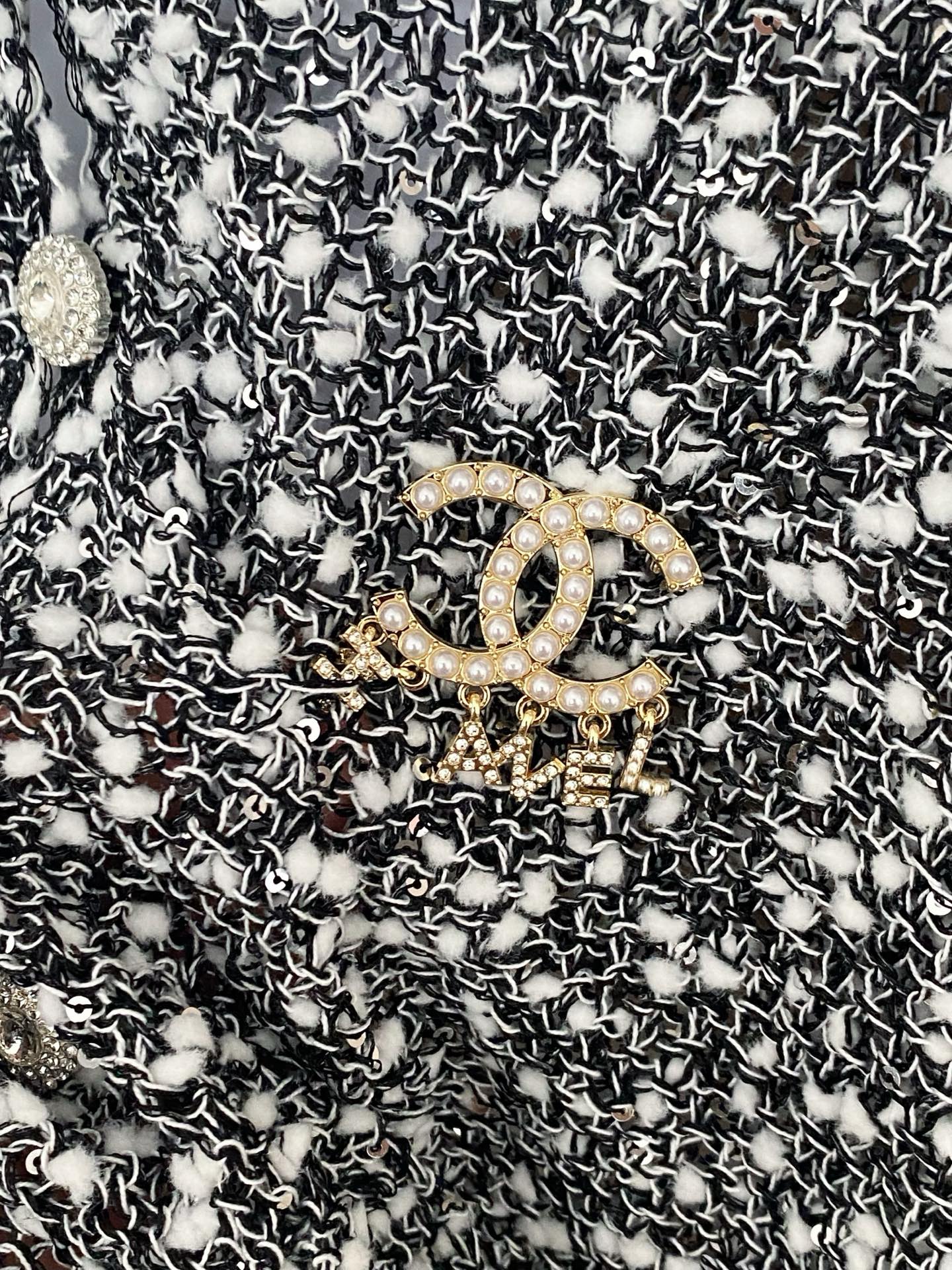 Chanel 25 New Women's Tweed Cardigan, Breathable Fabric, Logo Embellishment 7 i1756359639715 7537 0 5