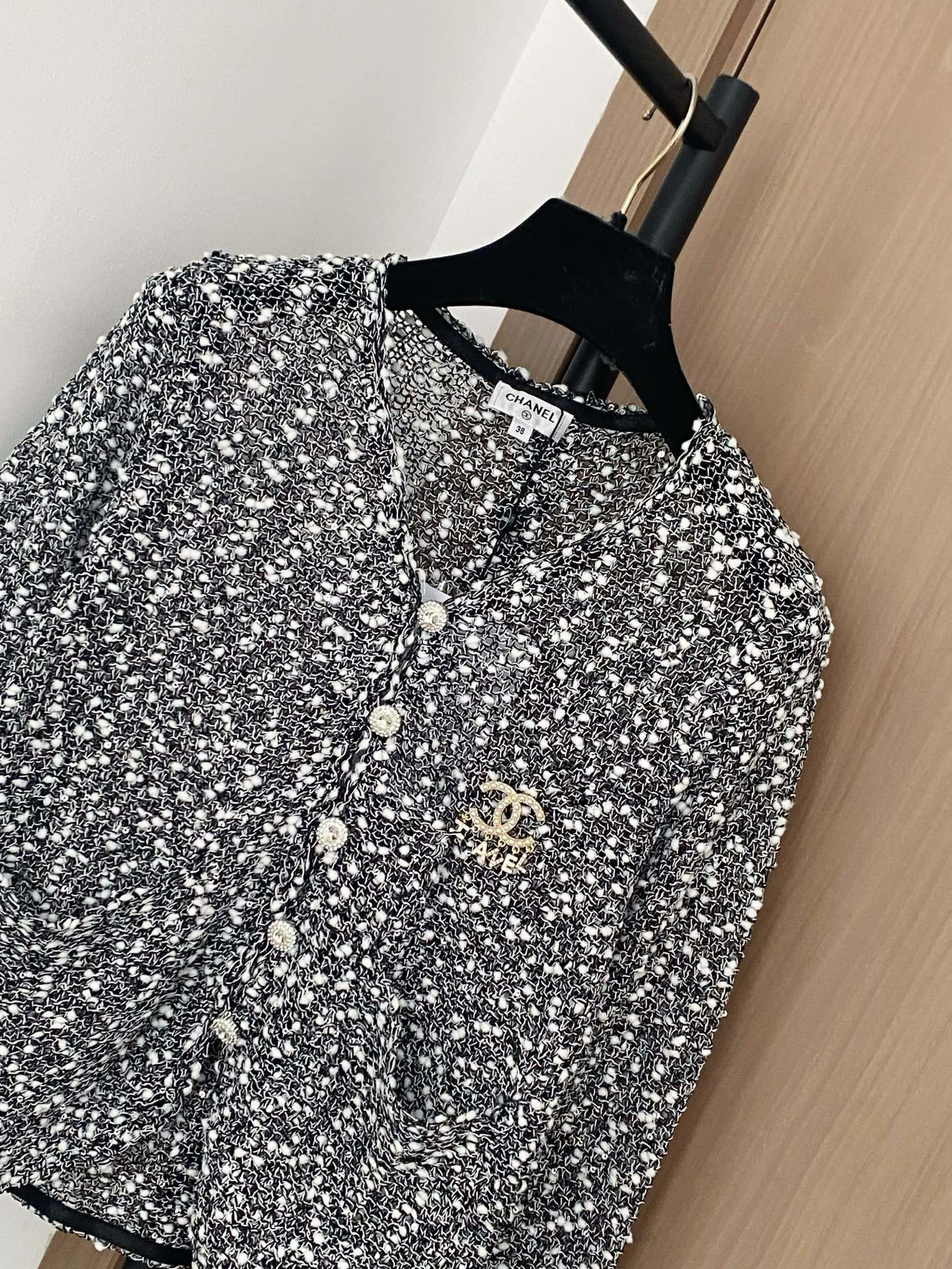 Chanel 25 New Women's Tweed Cardigan, Breathable Fabric, Logo Embellishment 4 i1756359640708 5683 0 2