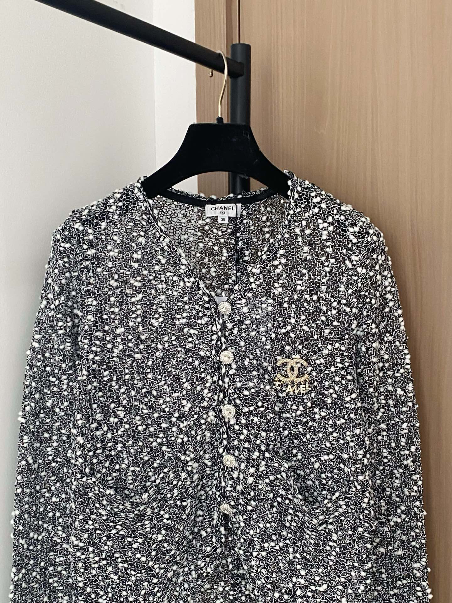 Chanel 25 New Women's Tweed Cardigan, Breathable Fabric, Logo Embellishment 3 i1756359640740 6141 0 1