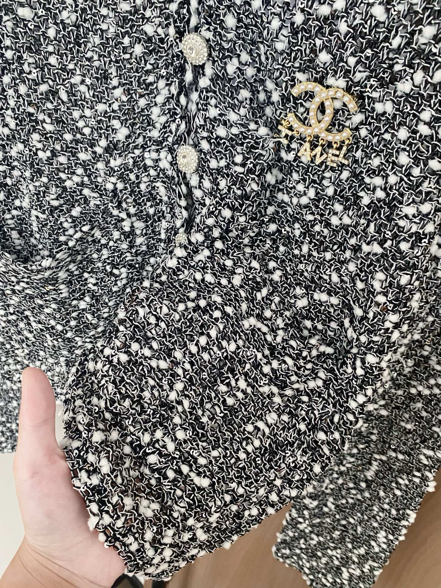 Chanel 25 New Women's Tweed Cardigan, Breathable Fabric, Logo Embellishment 8 i1756359640747 6964 0 6
