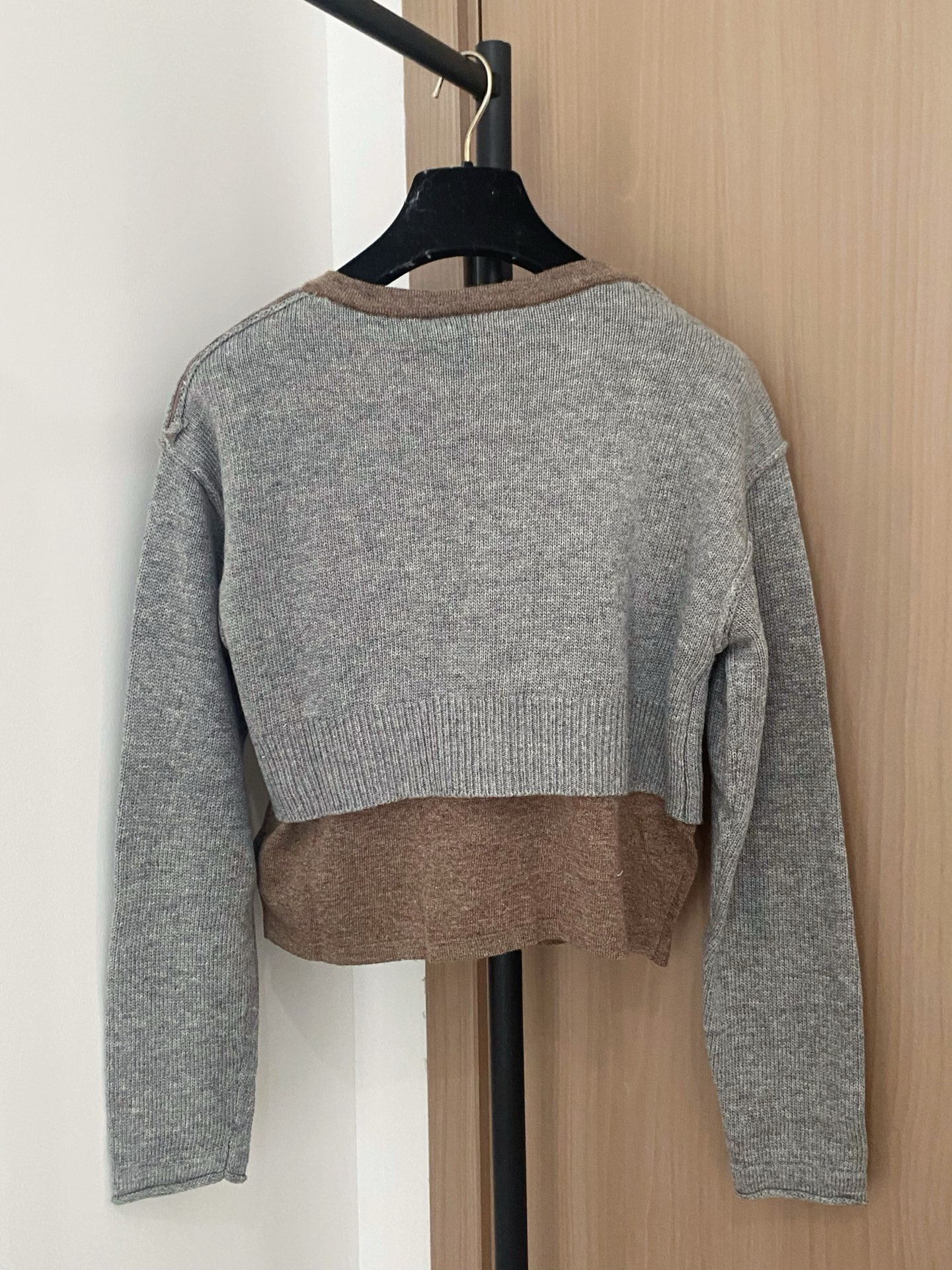 Dior 2025 New Long-Sleeve Gray-Brown Colorblock Fashionable Top 8 i1756361853695 3569 0 6