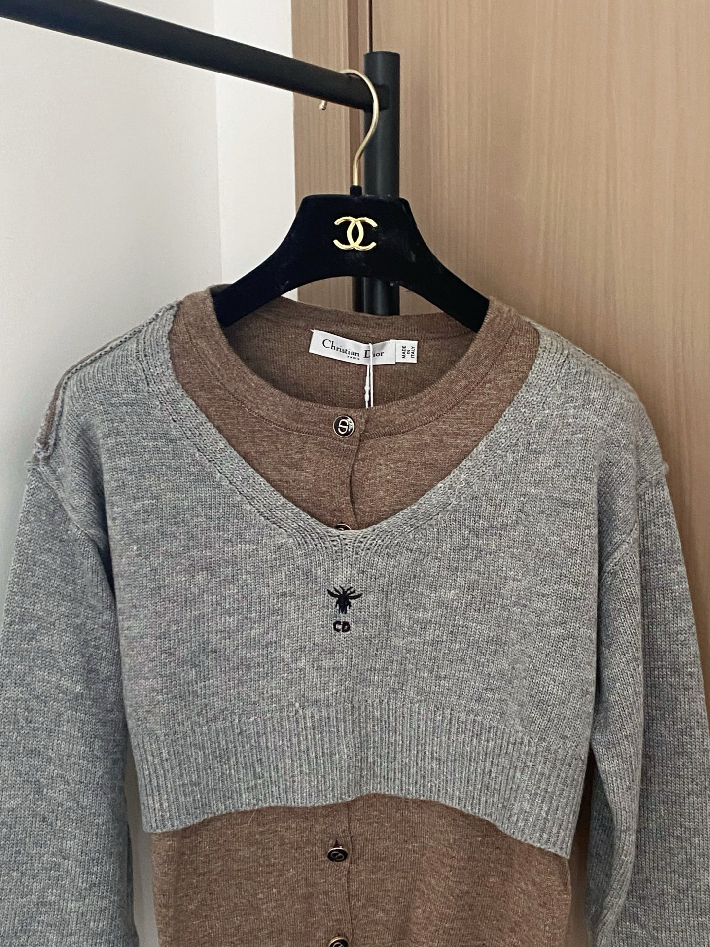 Dior 2025 New Long-Sleeve Gray-Brown Colorblock Fashionable Top 3 i1756361854919 7914 0 1