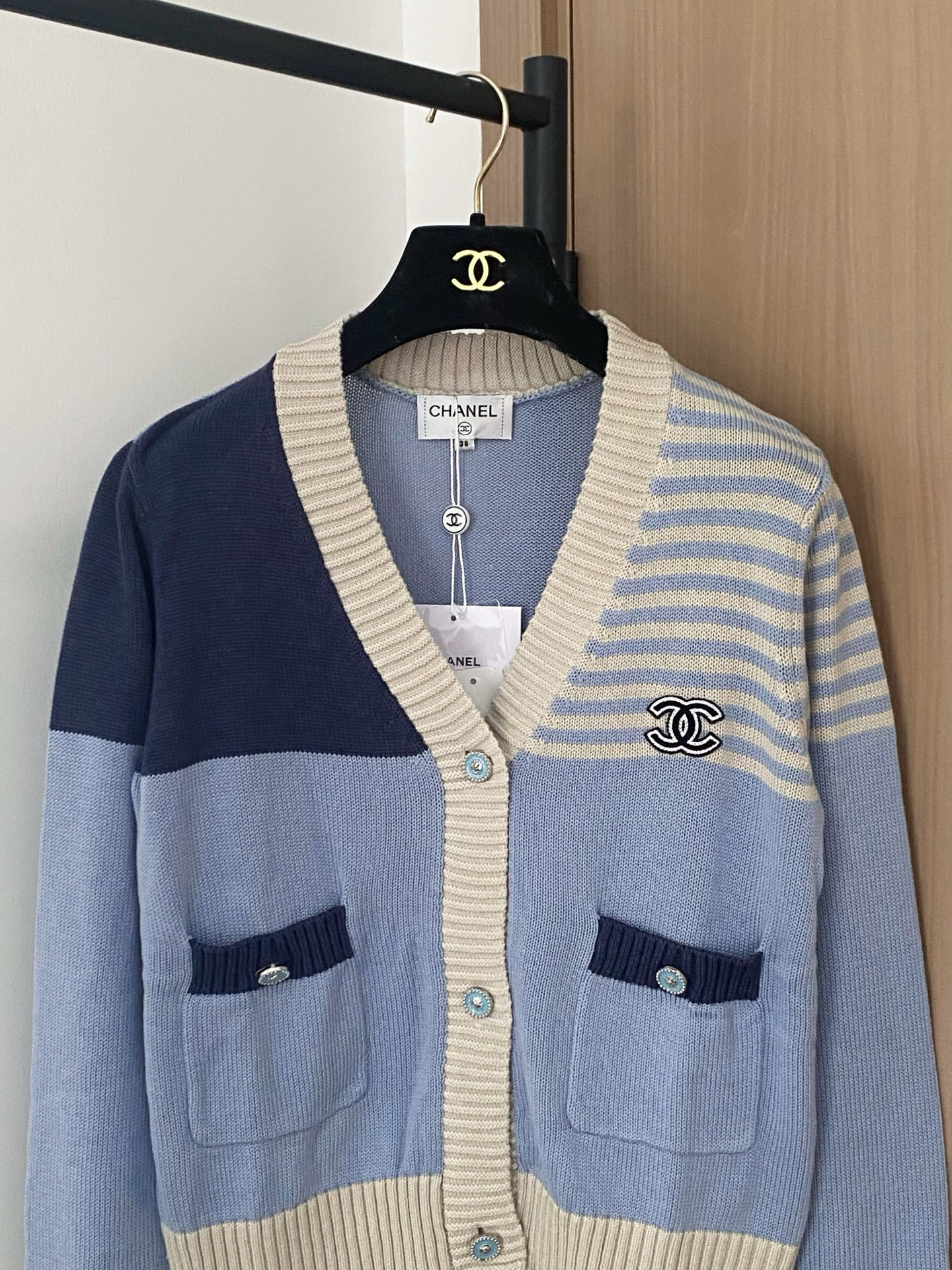 Chanel Women's New Cardigan Breathable Logo Pattern Decorated, High-end Style 3 i1756362828741 697 0 1