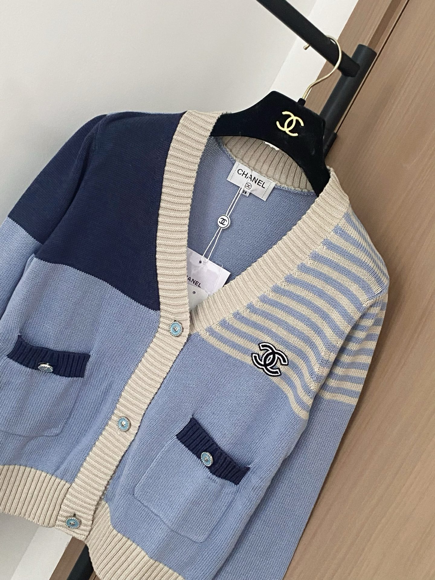 Chanel Women's New Cardigan Breathable Logo Pattern Decorated, High-end Style 4 i1756362828780 1673 0 2