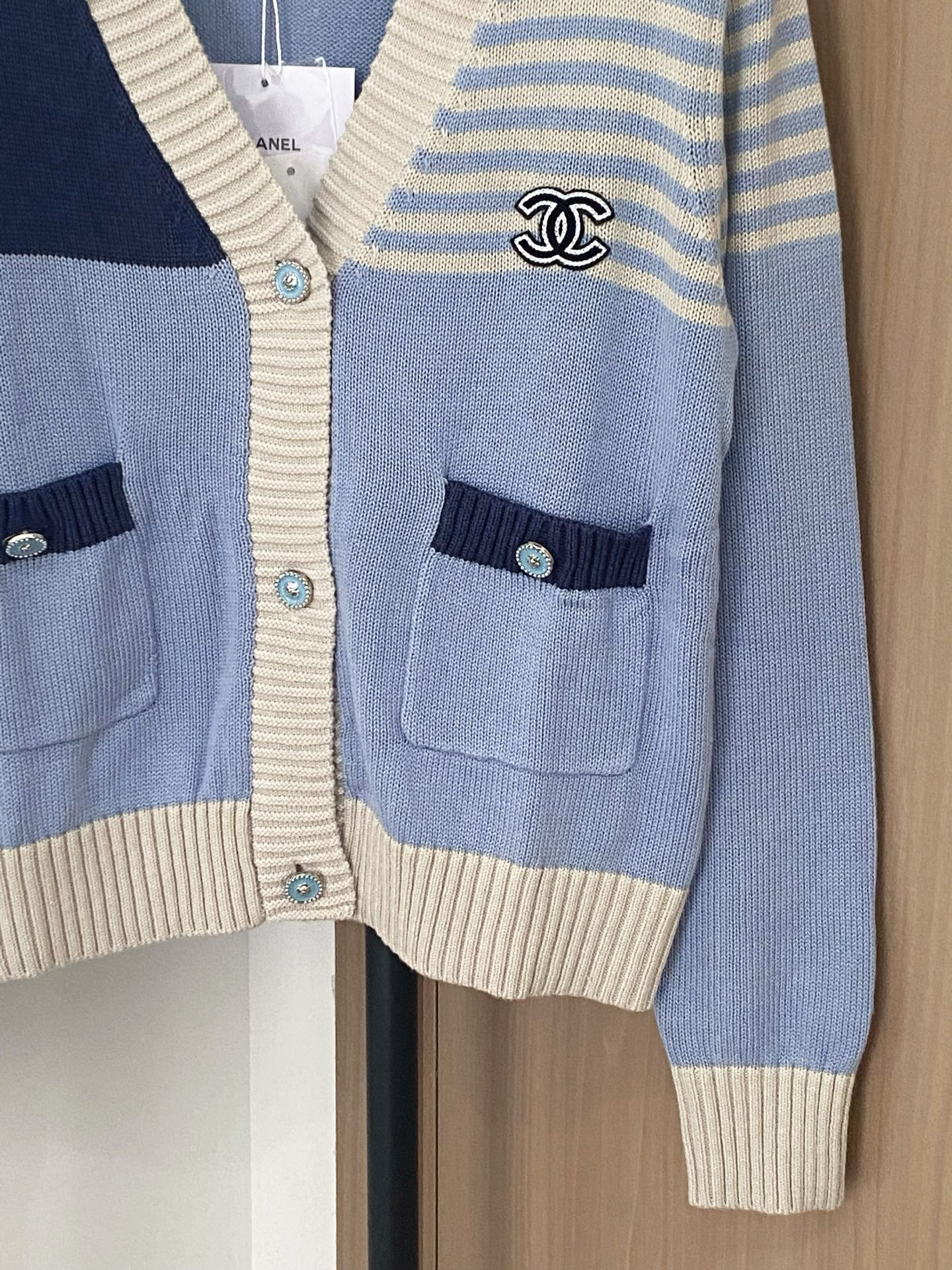 Chanel Women's New Cardigan Breathable Logo Pattern Decorated, High-end Style 5 i1756362830690 5403 0 3