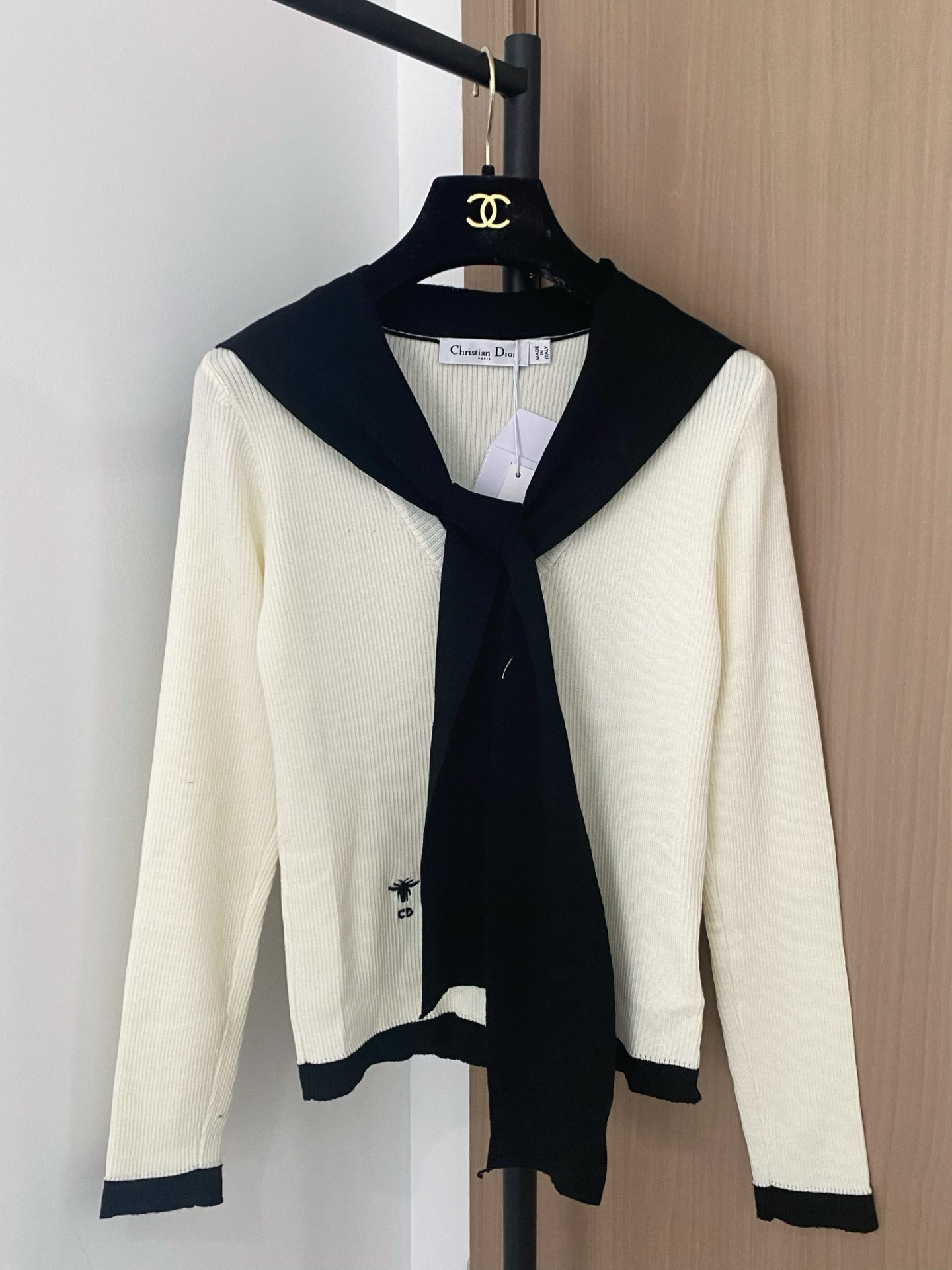 Dior 25 New Women's Long Sleeve Shawl Top Slim Fit Fashionable, Three Colors