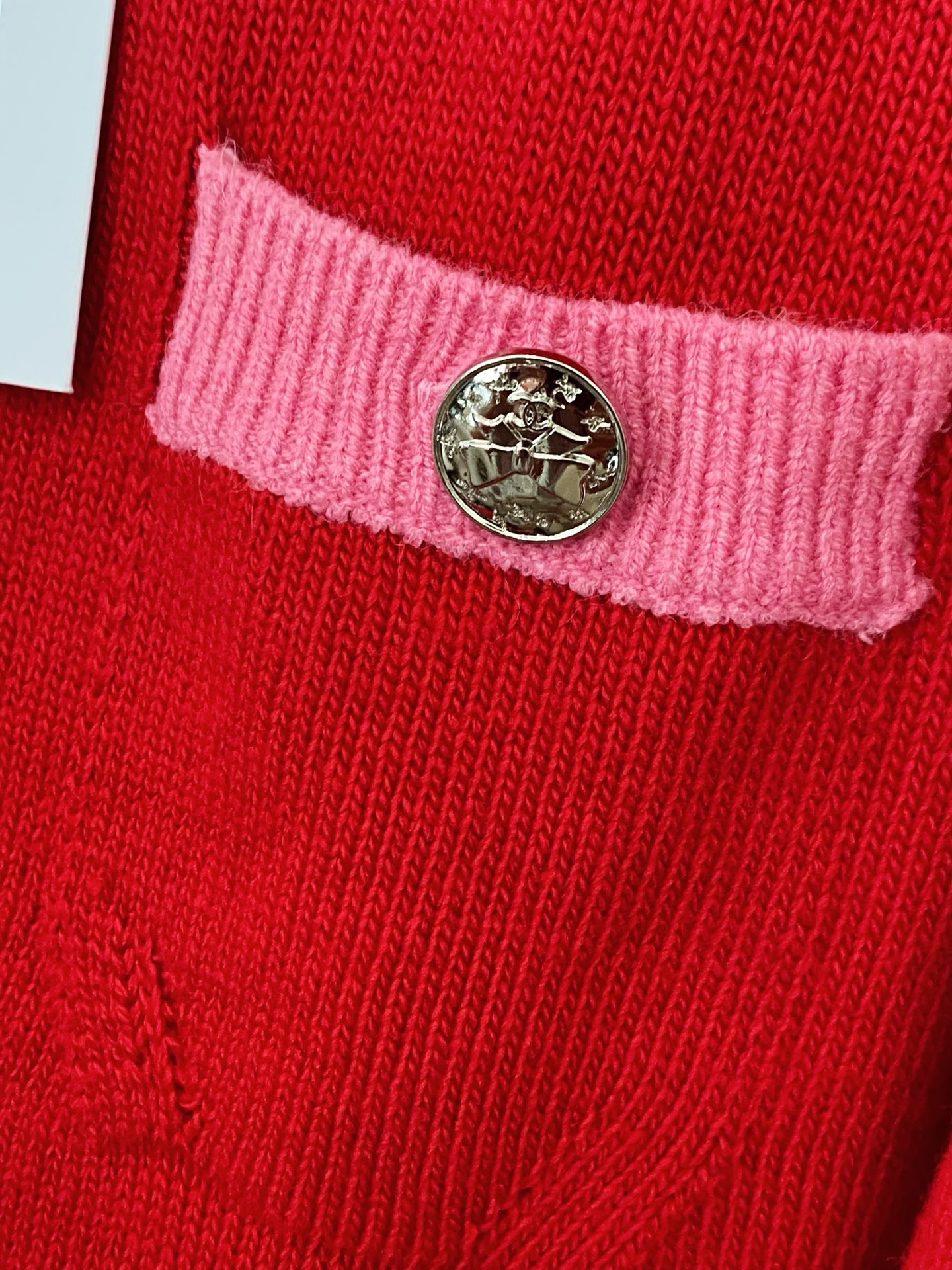 𝐂𝐡𝐚𝐧𝐞𝐥 𝟐𝟓新款长袖长裙 面料透气 logo图案修饰点缀！上身高级氛围感🈵️🈵️ 𝟏色𝟑碼 𝟑𝟔/