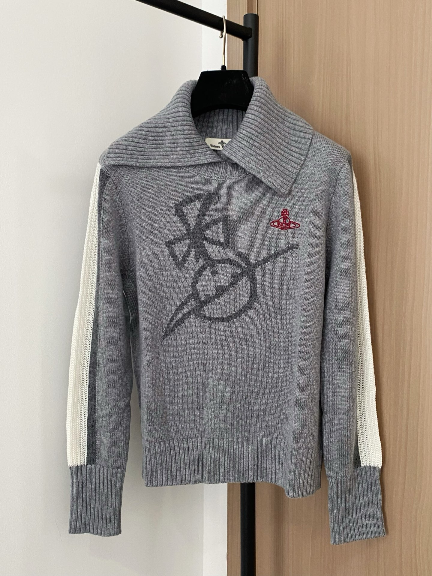 NO:489563,New two-color long-sleeved pattern Saturn embellishes, high-end and fashionable upper body, super slim! Color code //,alexander wang19860909新款二色长袖 图案土星修饰点缀 上身高級時尚超級显瘦！色碼 //,,alexander wang,Women's clothing