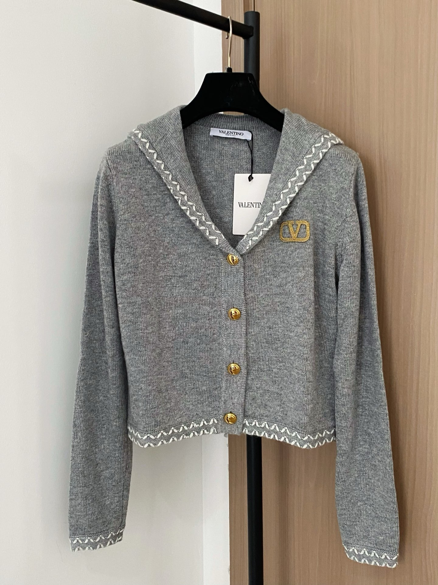 NO:489552,New Year's new two-color navy collar cardigan logo pattern embellishment, fashionable and relaxing feeling on the upper body, color code //,,alexander wang19860909年新款二色海军领开衫 logo图案修饰点缀 上身時尚鬆弛感 色碼 //,,alexander wang,Women's clothing