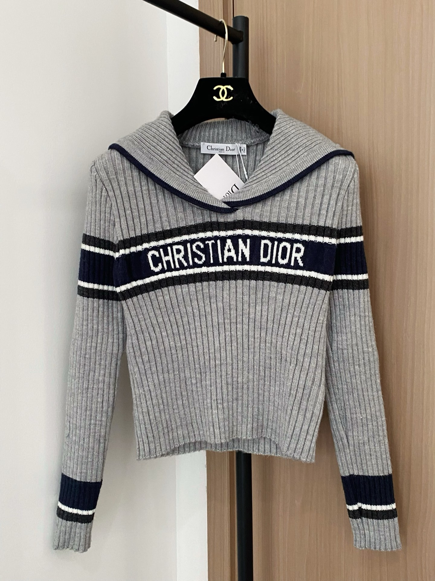 NO:489557,New style, two-color navy collar long sleeves, logo pattern embellishment, top body slim and fashionable color code //,,alexander wang19860909新款 二色海军领长袖 logo图案点缀修饰 上身顯瘦時尚 色碼 //,,alexander wang,Women's clothing