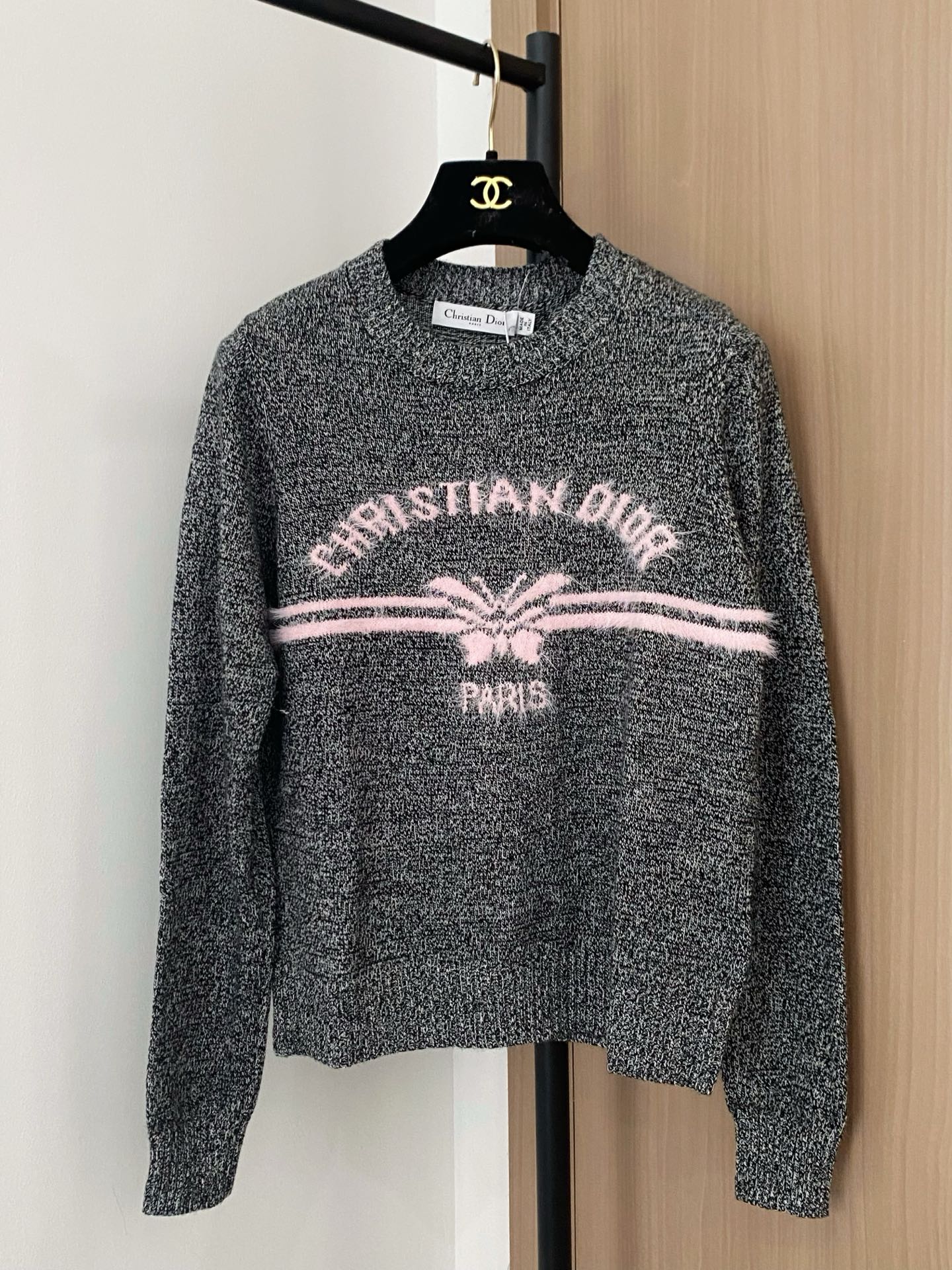 NO:489547,New three-color long-sleeved logo embellishment and decoration, slim and fashionable upper body color code //,,alexander wang19860909新款 三色长袖 logo点缀修饰 上身顯瘦時尚 色碼 //,,alexander wang,Women's clothing