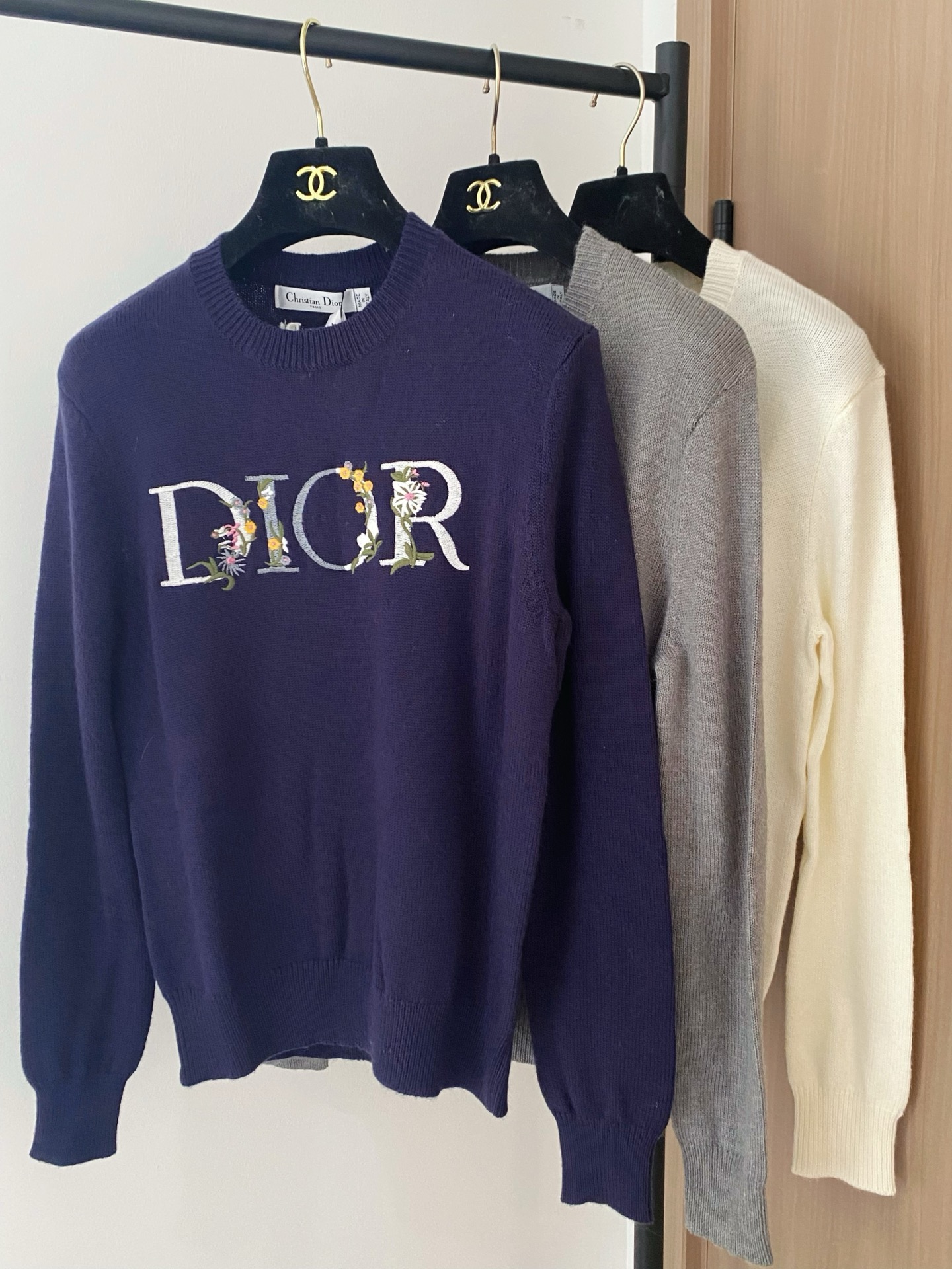 NO:489575,a new style, three-color long sleeves, embroidered and embroidered logo, slim and fashionable upper body color code //,,alexander wang19860909a 新款 三色长袖 刺绣logo点缀修饰 上身顯瘦時尚 色碼 //,,alexander wang,Women's clothing