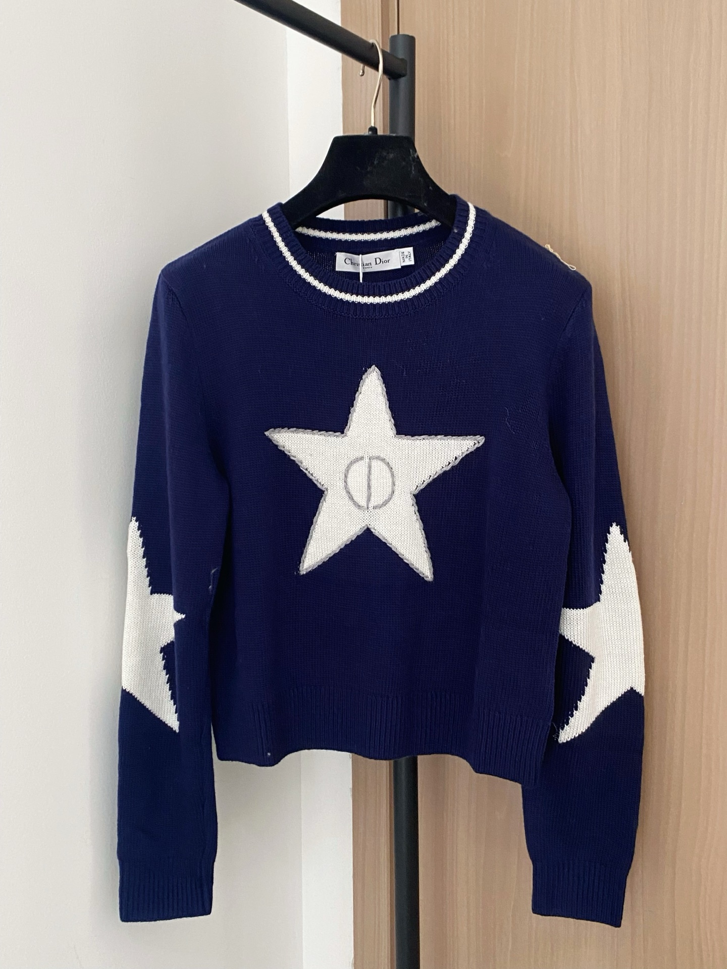 NO:489620,New two-color long sleeve logo pattern embellishment and decoration, slim and fashionable upper body color code //,,alexander wang19860909新款 二色长袖 logo图案点缀修饰 上身顯瘦時尚 色碼 //,,alexander wang,Women's clothing