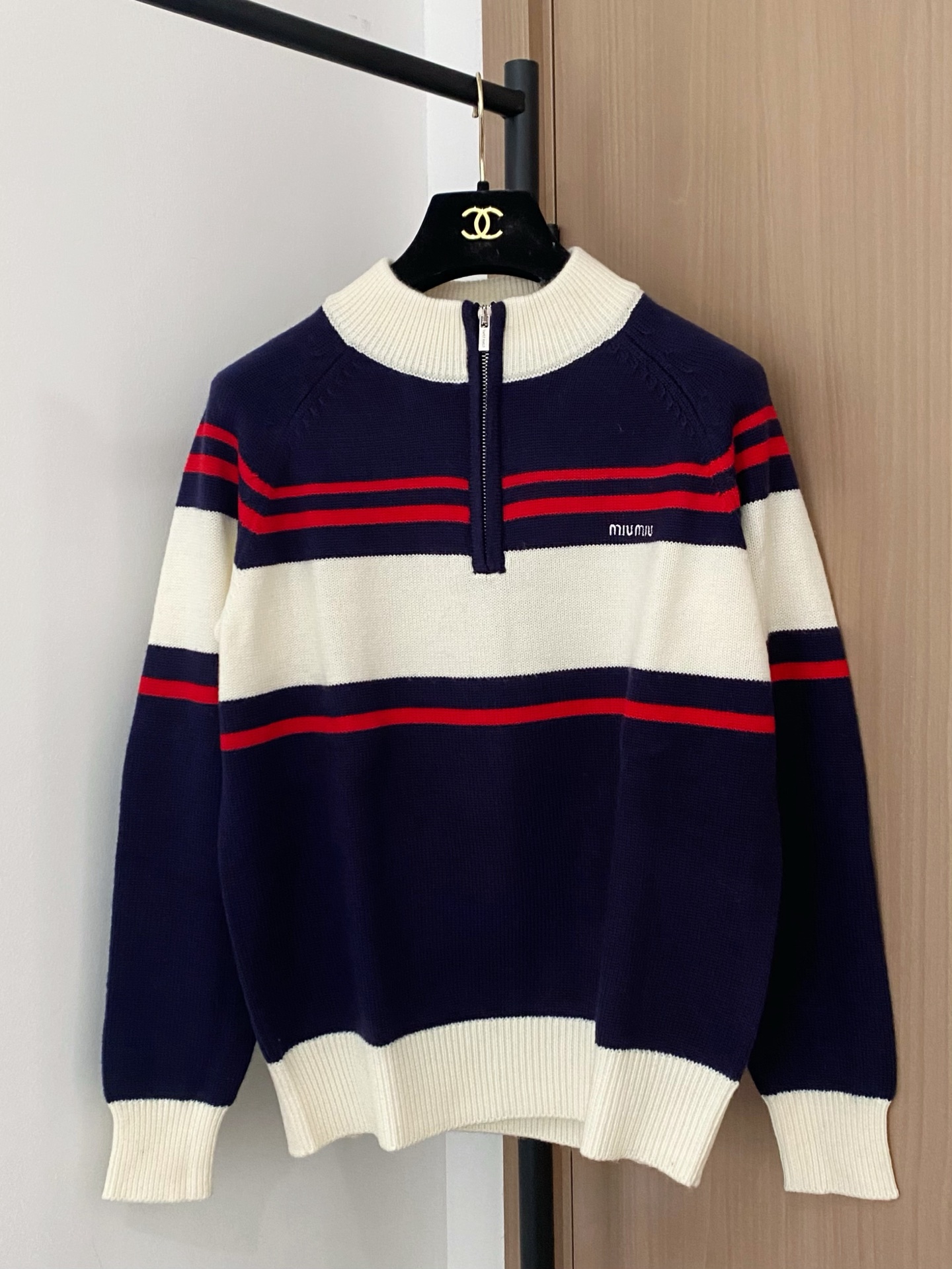 NO:495008,New two-color contrasting half-zipper long sleeves, embroidered logo embellishment, slim and versatile color code //,,alexander wang19860909新款 二色撞色半拉链长袖 刺绣logo点缀修饰 上身显瘦百搭 色碼 //,,alexander wang,Women's clothing