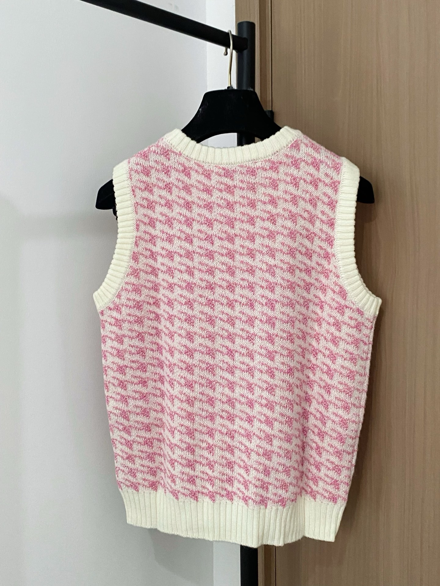 𝐃𝐢𝐨𝐫 𝟐𝟓新款 二色背心 logo图案点缀修饰 上身顯瘦時尚 𝟐色𝟑碼 𝟑𝟔/𝟑𝟖/𝟒𝟎